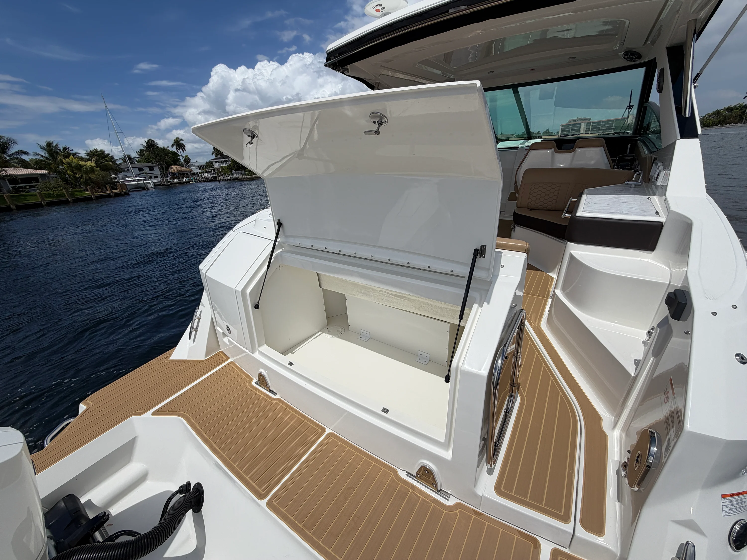 2026 Sea Ray Sundancer 320 Outboard Image Thumbnail #21