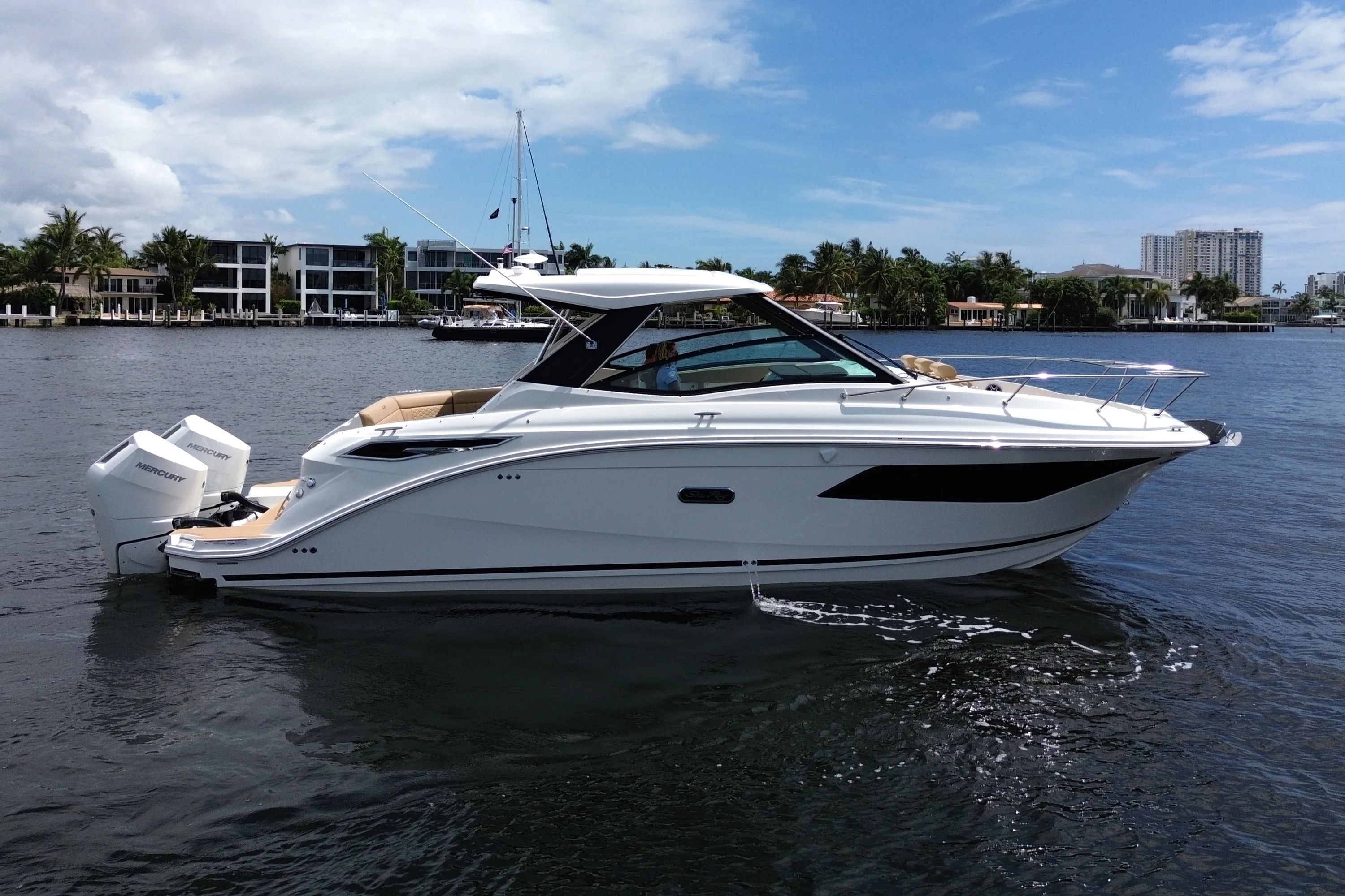 2026 Sea Ray Sundancer 320 Outboard Image Thumbnail #3