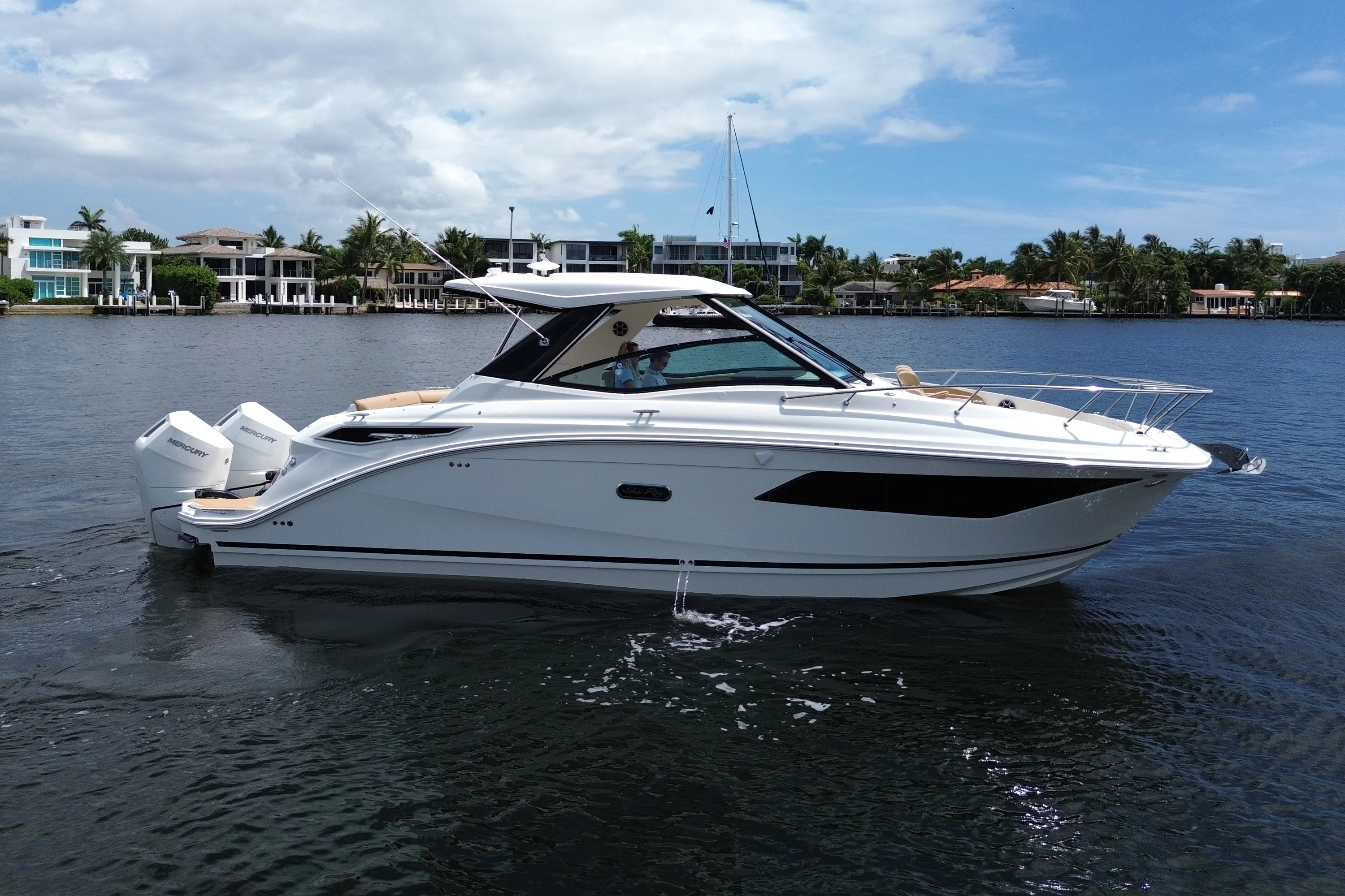 2026 Sea Ray Sundancer 320 Outboard Image Thumbnail #2
