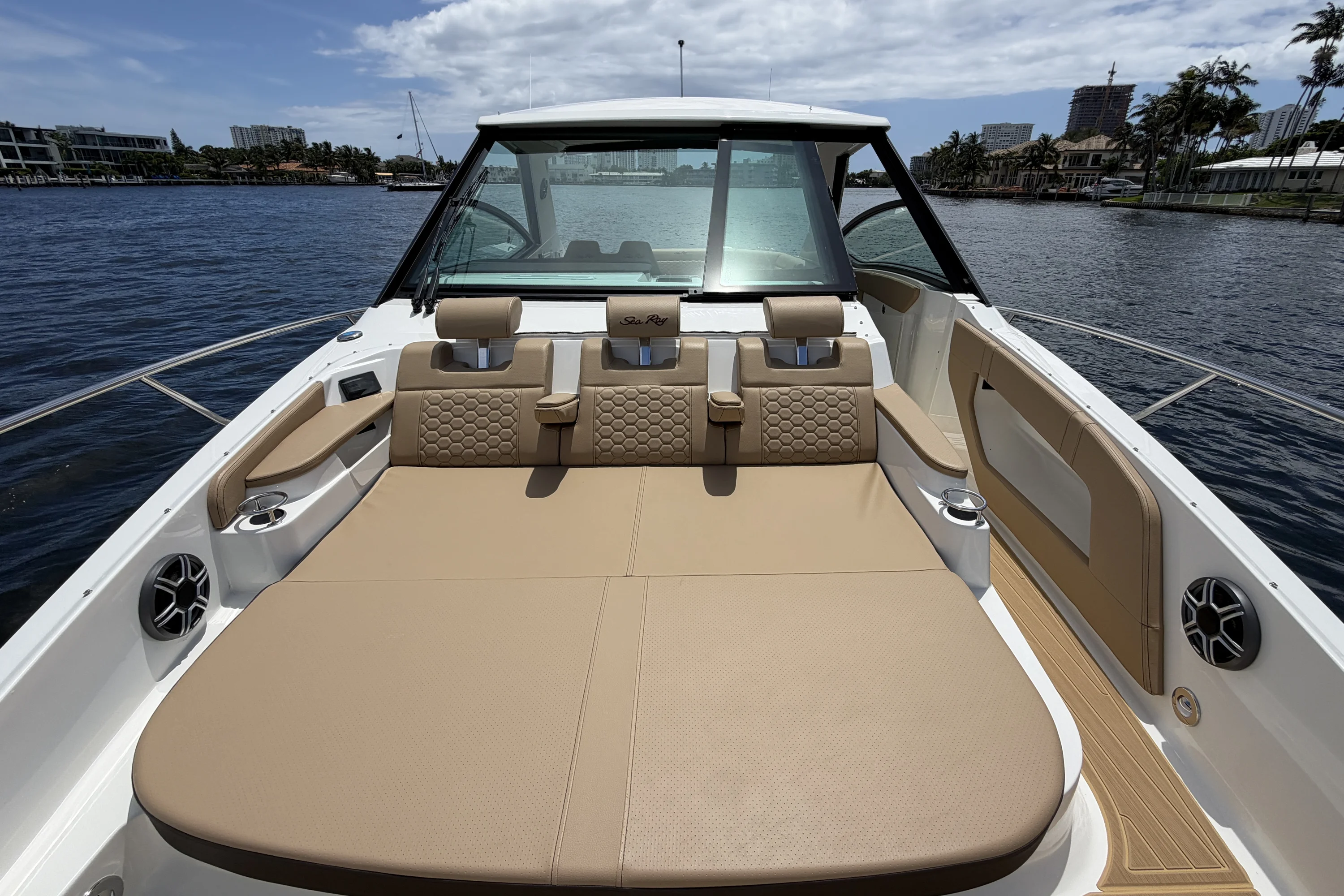 2026 Sea Ray Sundancer 320 Outboard Image Thumbnail #49