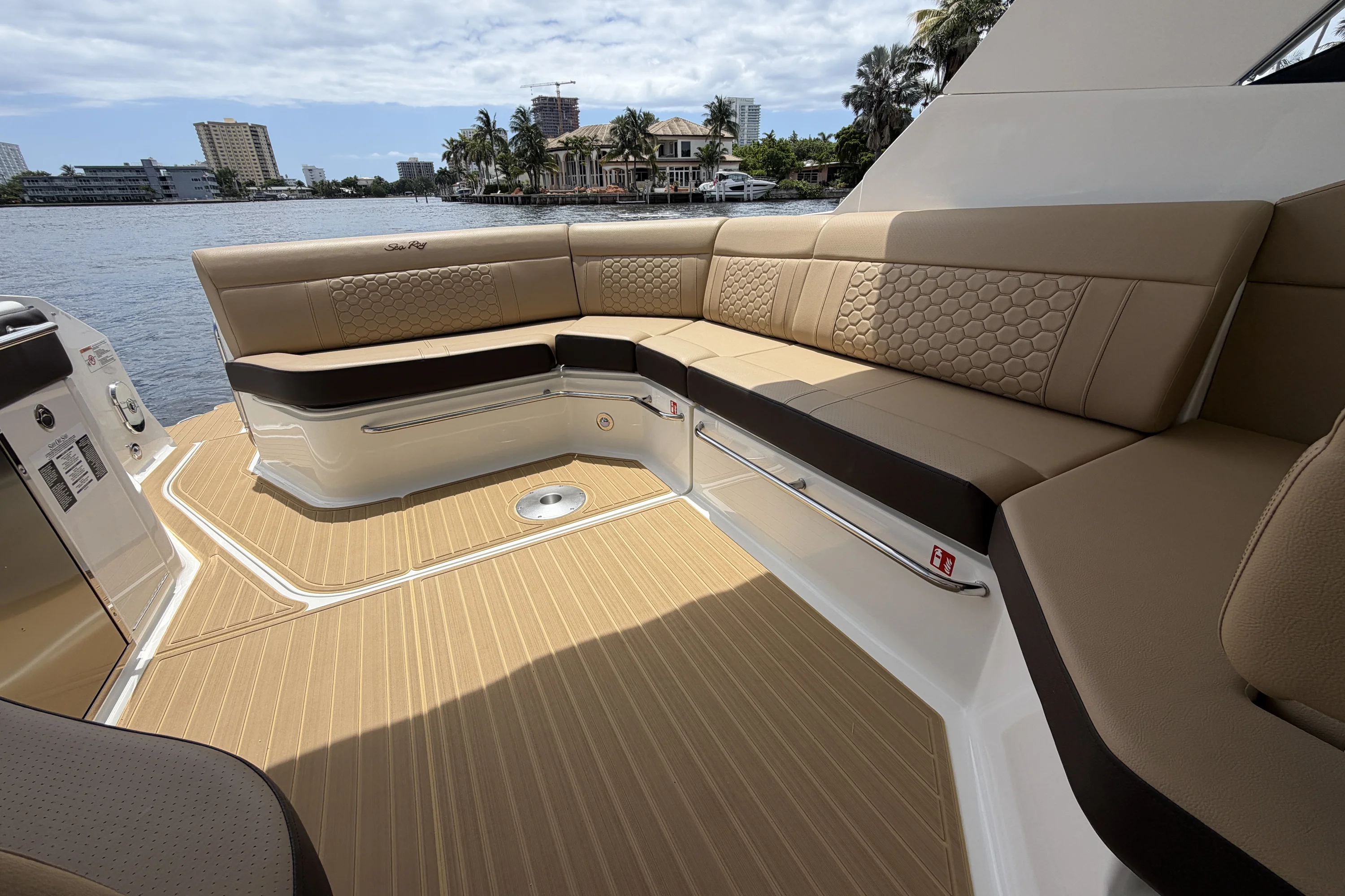 2026 Sea Ray Sundancer 320 Outboard Image Thumbnail #26