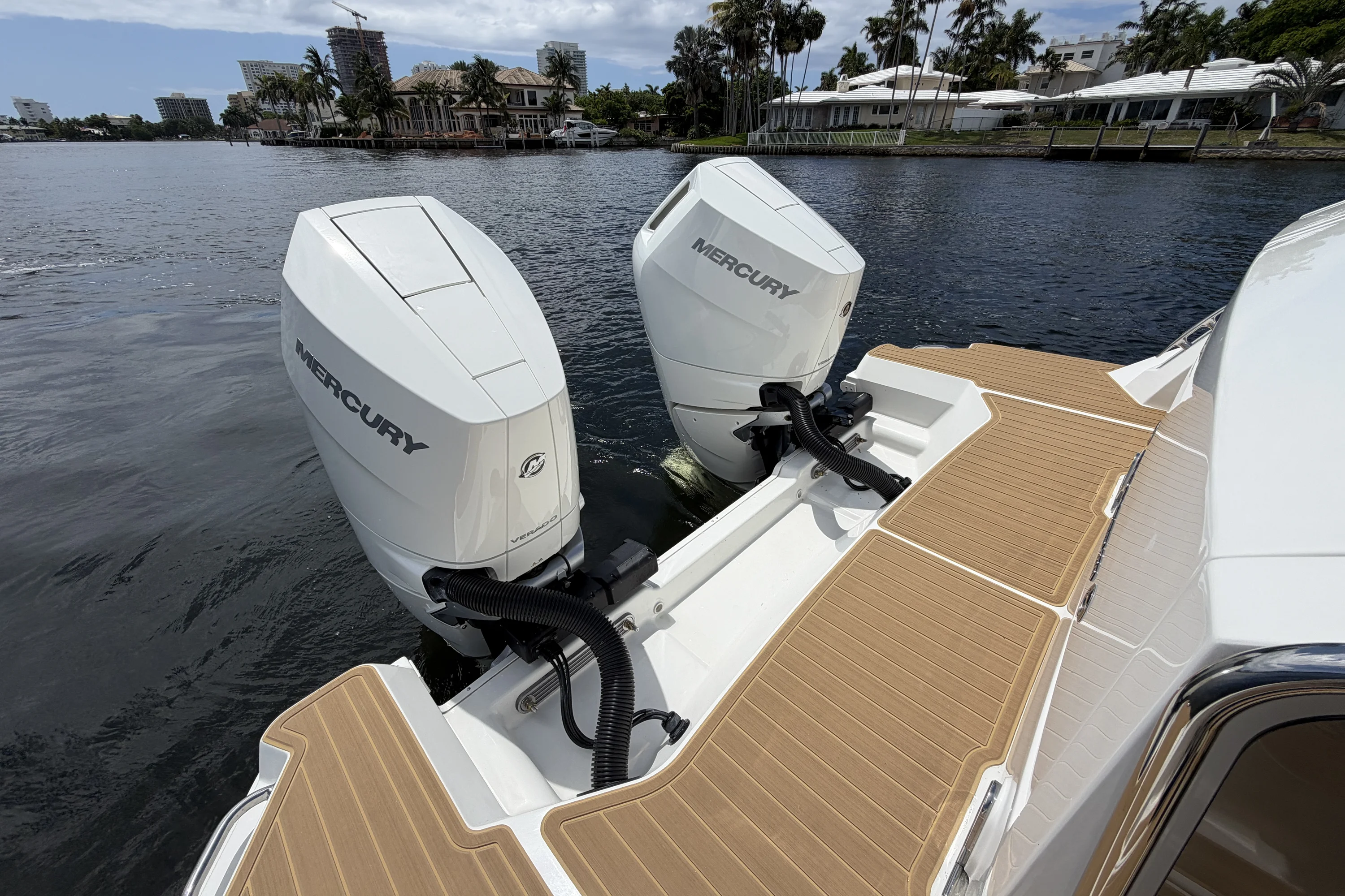 2026 Sea Ray Sundancer 320 Outboard Image Thumbnail #18