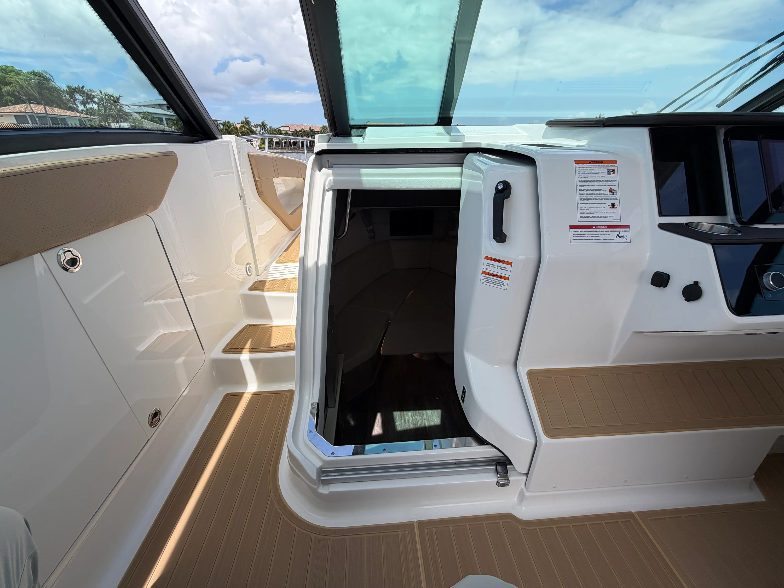 2026 Sea Ray Sundancer 320 Outboard Image Thumbnail #51