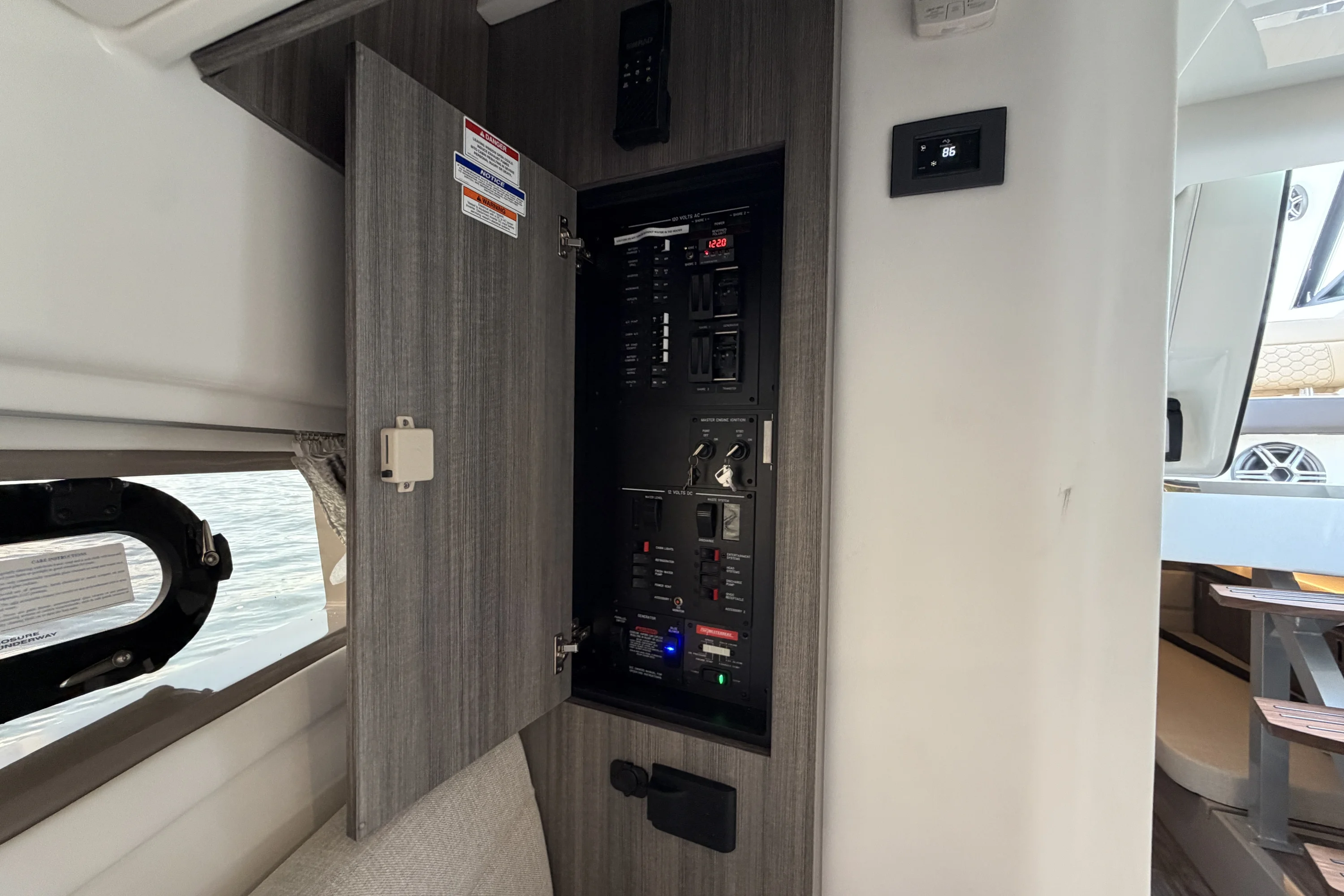 2026 Sea Ray Sundancer 320 Outboard Image Thumbnail #56
