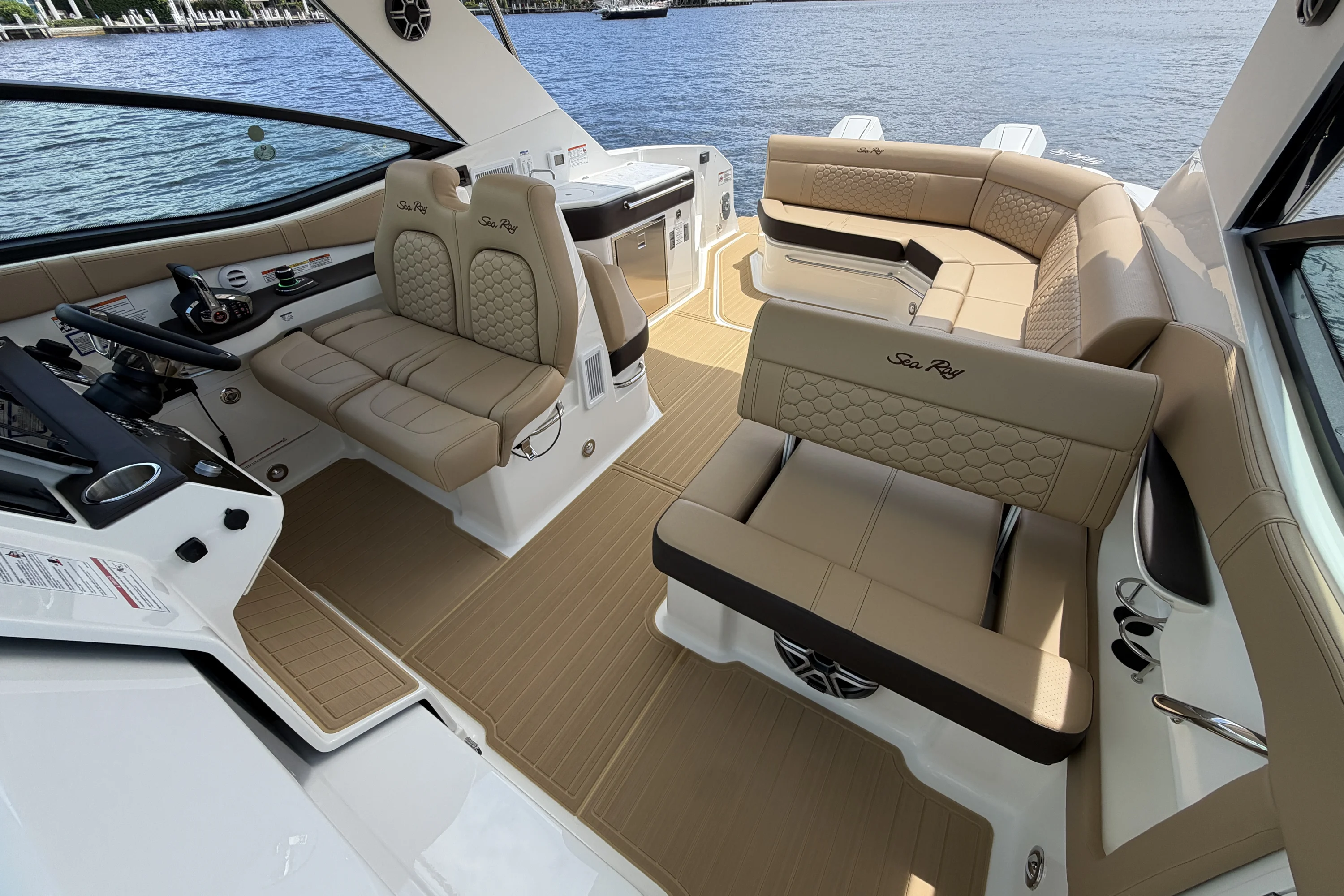 2026 Sea Ray Sundancer 320 Outboard Image Thumbnail #39