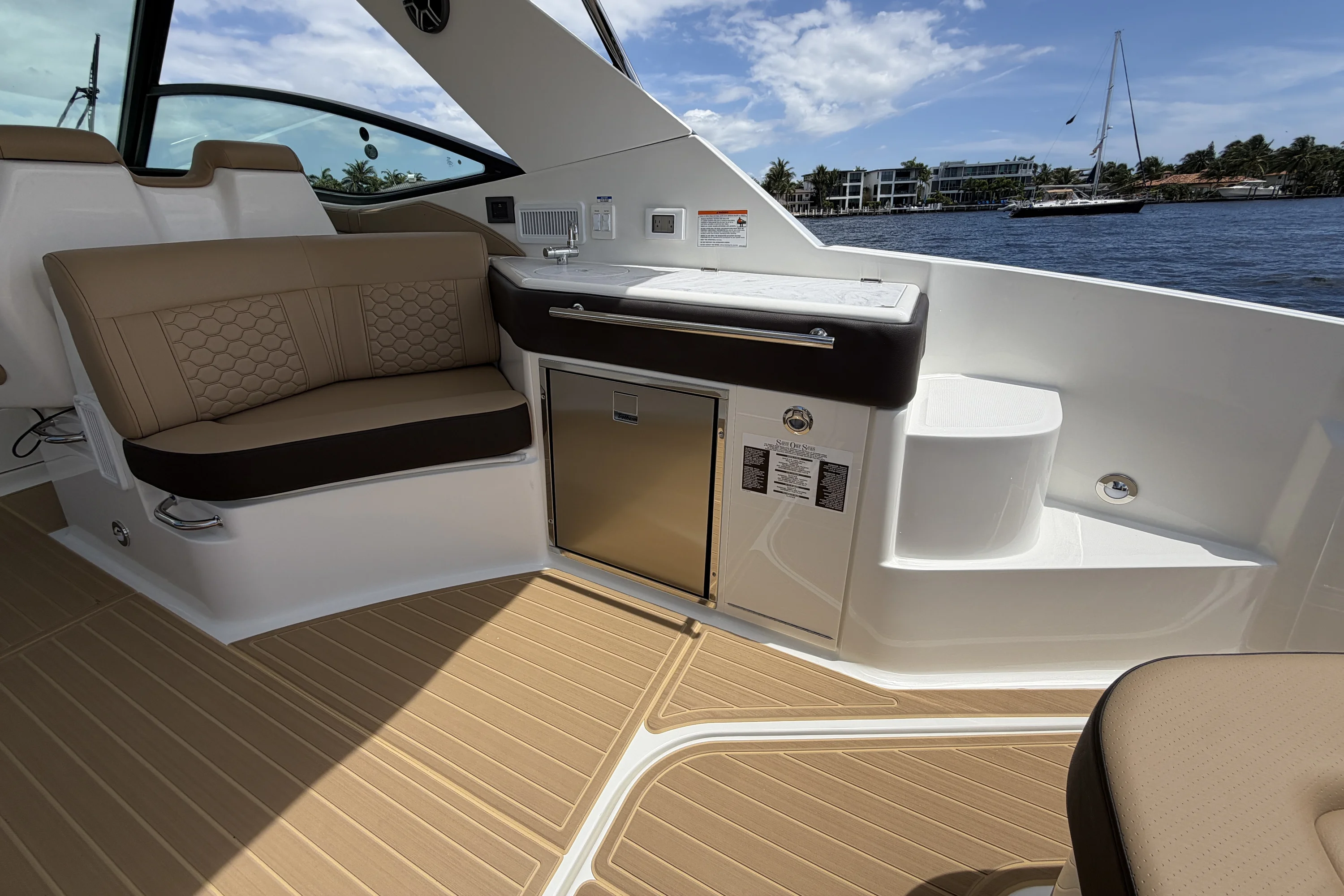 2026 Sea Ray Sundancer 320 Outboard Image Thumbnail #28