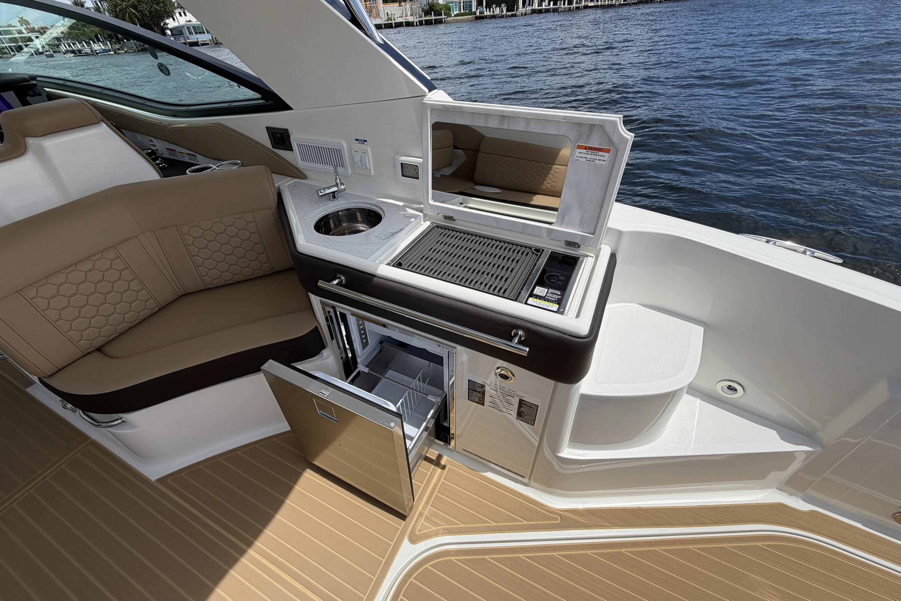 2026 Sea Ray Sundancer 320 Outboard Image Thumbnail #29