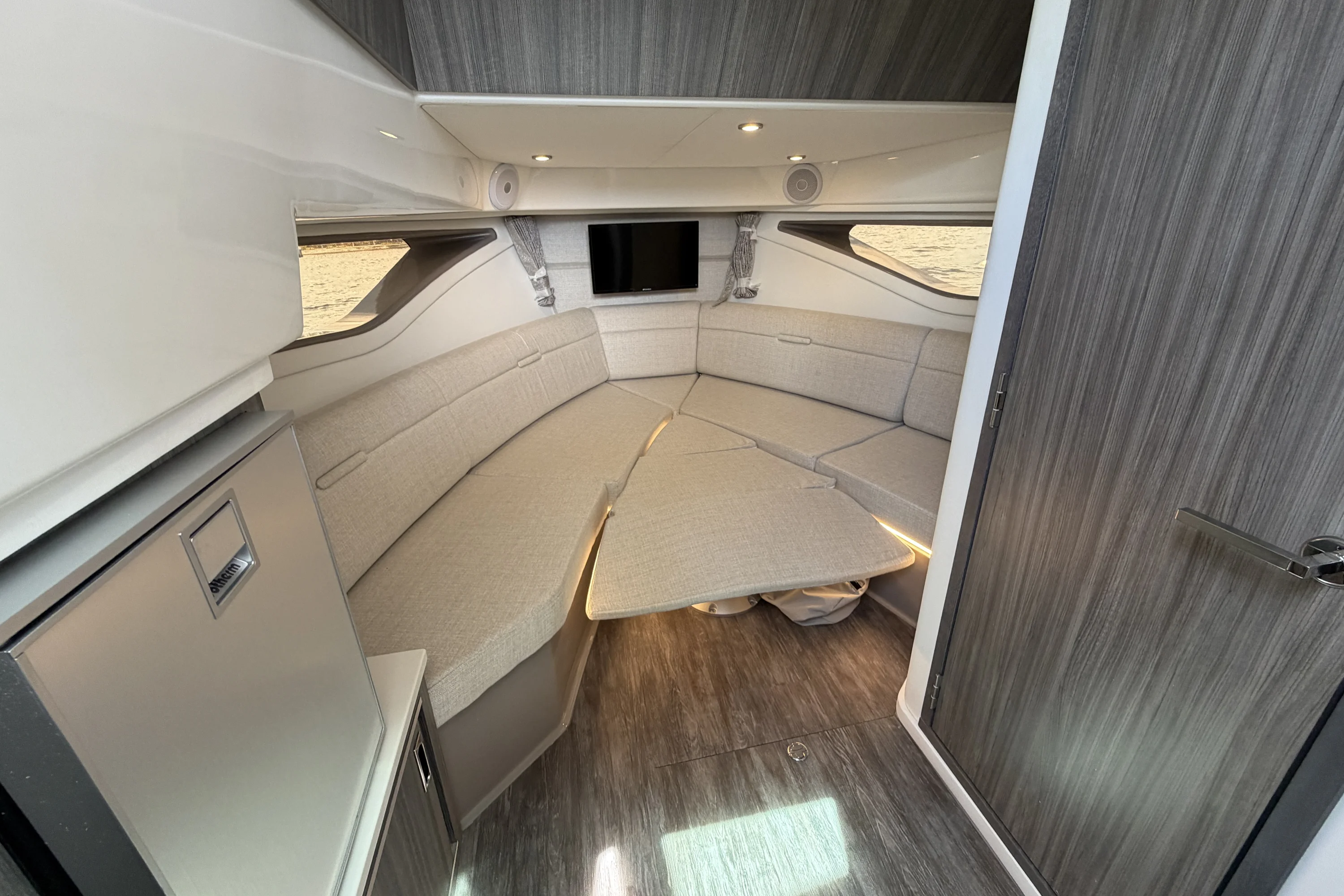 2026 Sea Ray Sundancer 320 Outboard Image Thumbnail #53