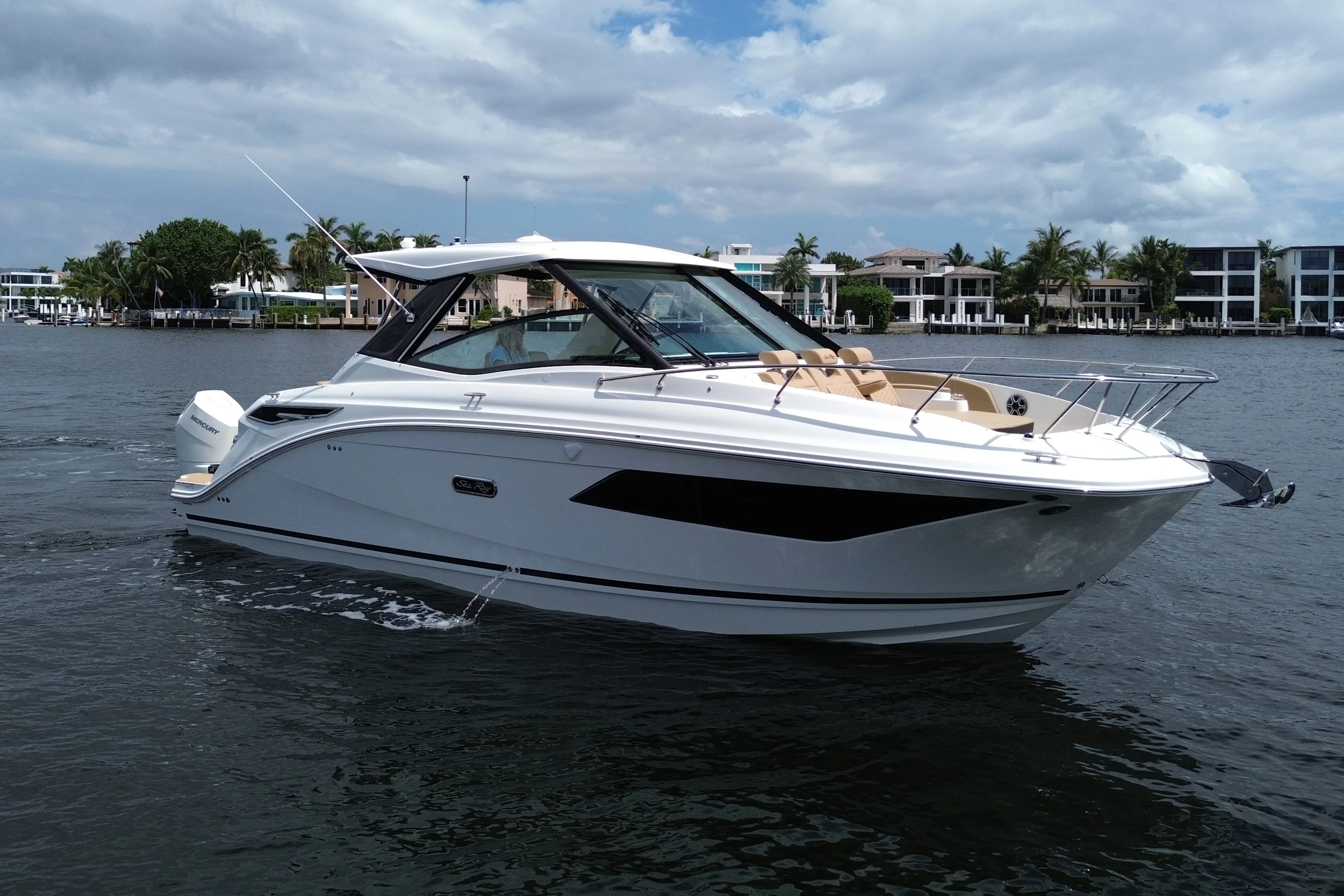 2026 Sea Ray Sundancer 320 Outboard Image Thumbnail #1