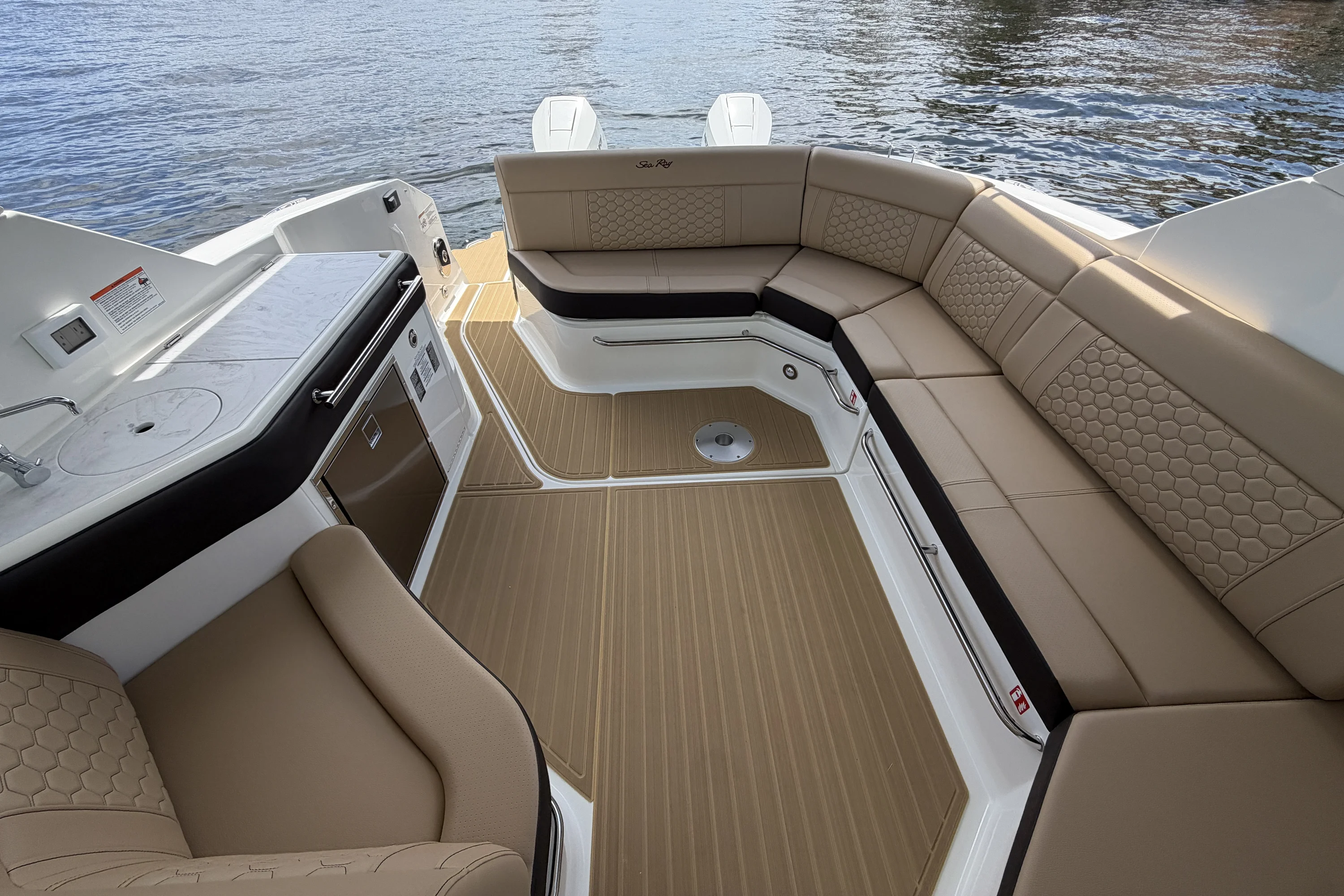 2026 Sea Ray Sundancer 320 Outboard Image Thumbnail #32