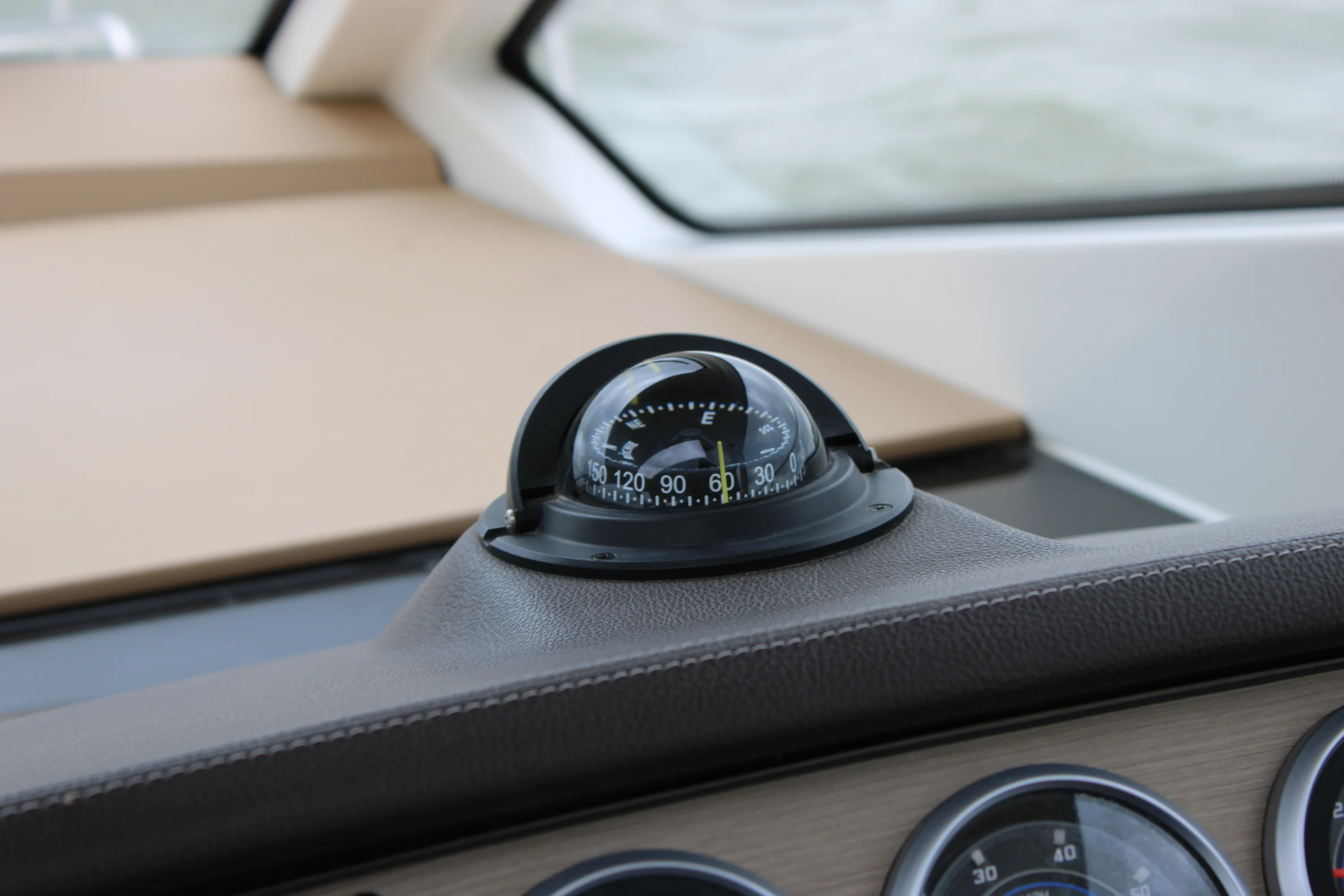 2018 Sea Ray 350 Image Thumbnail #23