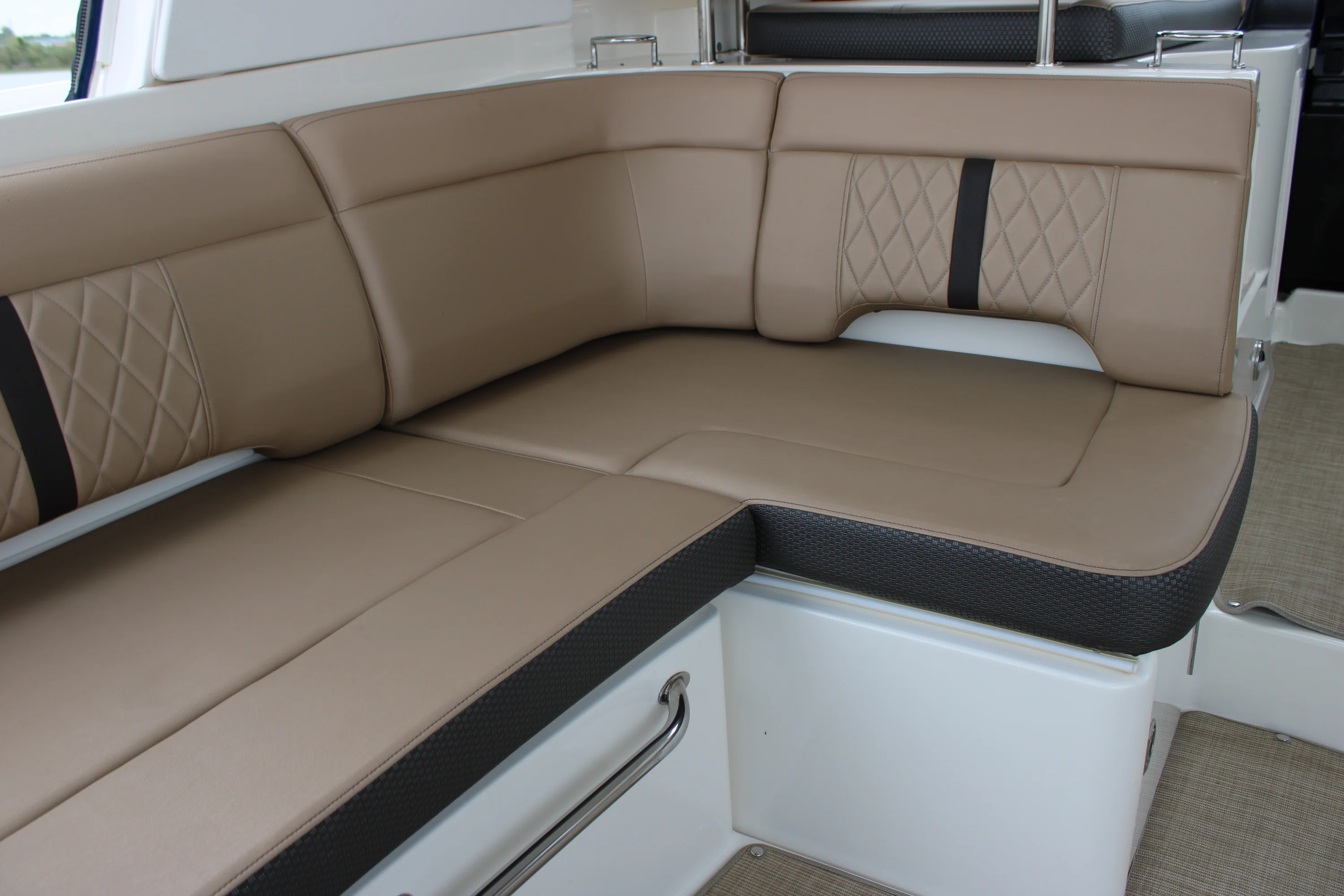 2018 Sea Ray 350 Image Thumbnail #17