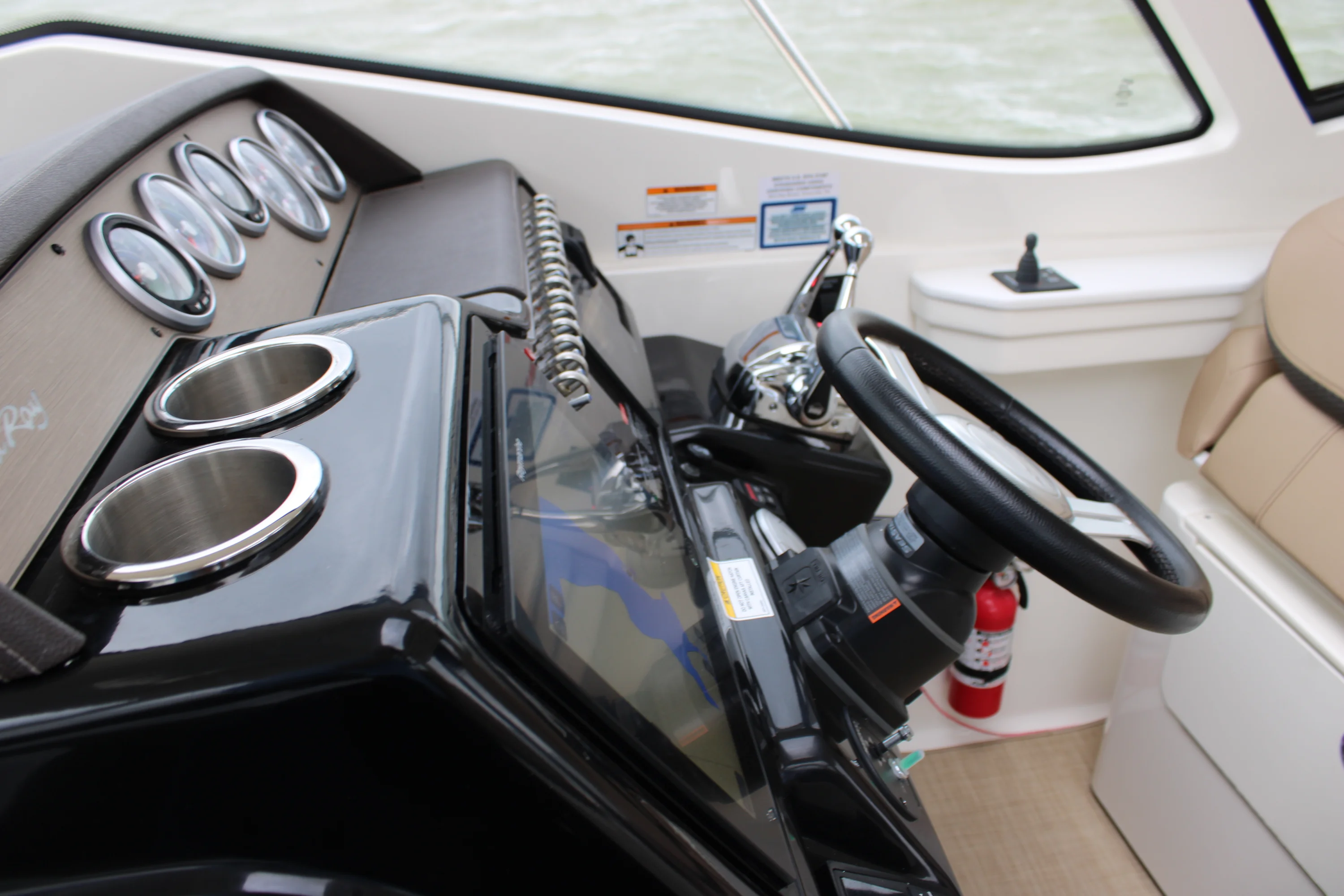 2018 Sea Ray 350 Image Thumbnail #28