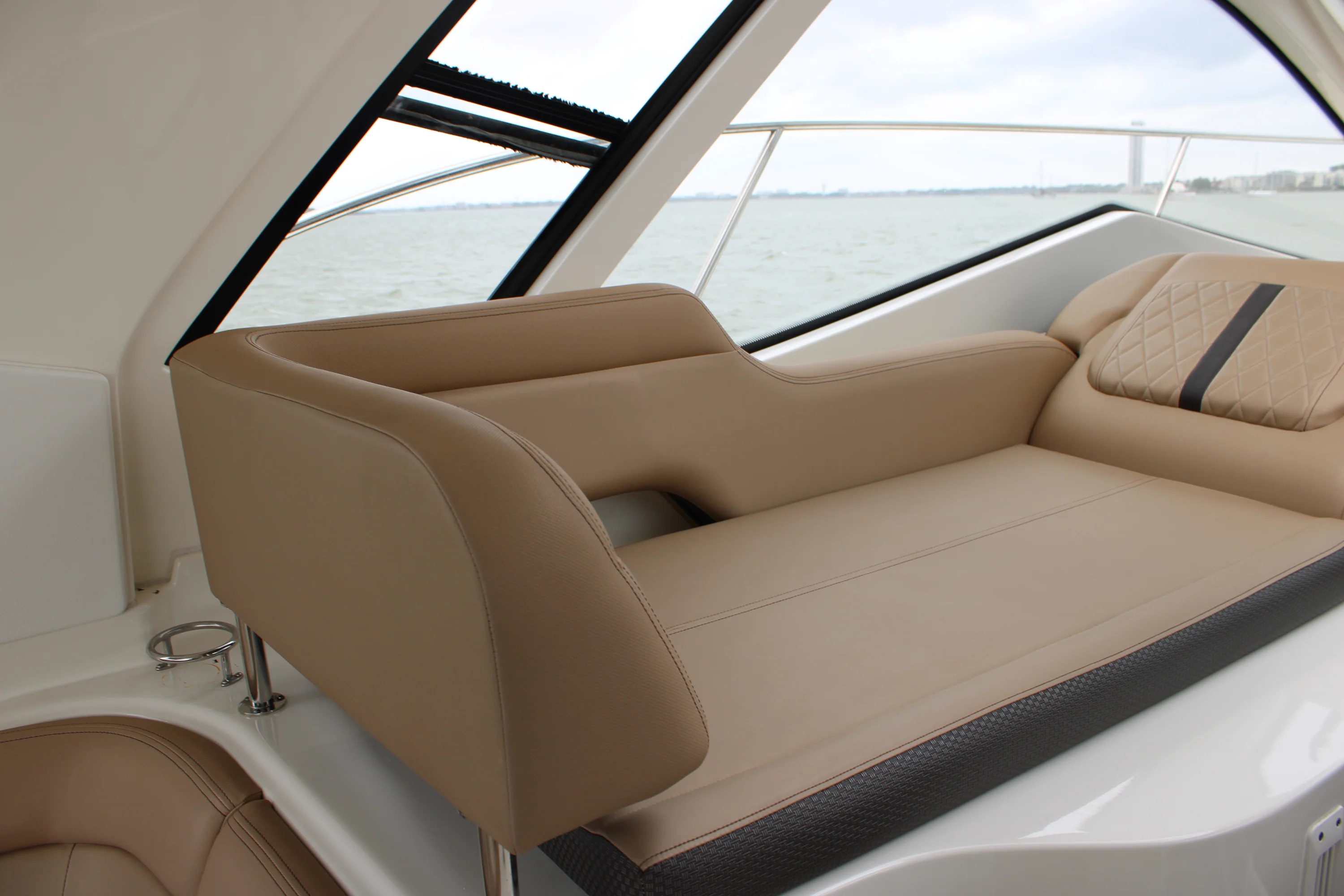 2018 Sea Ray 350 Image Thumbnail #36