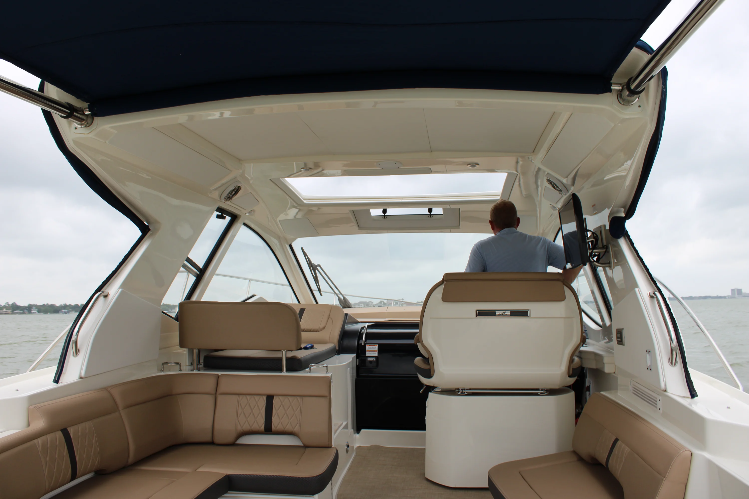 2018 Sea Ray 350 Image Thumbnail #45