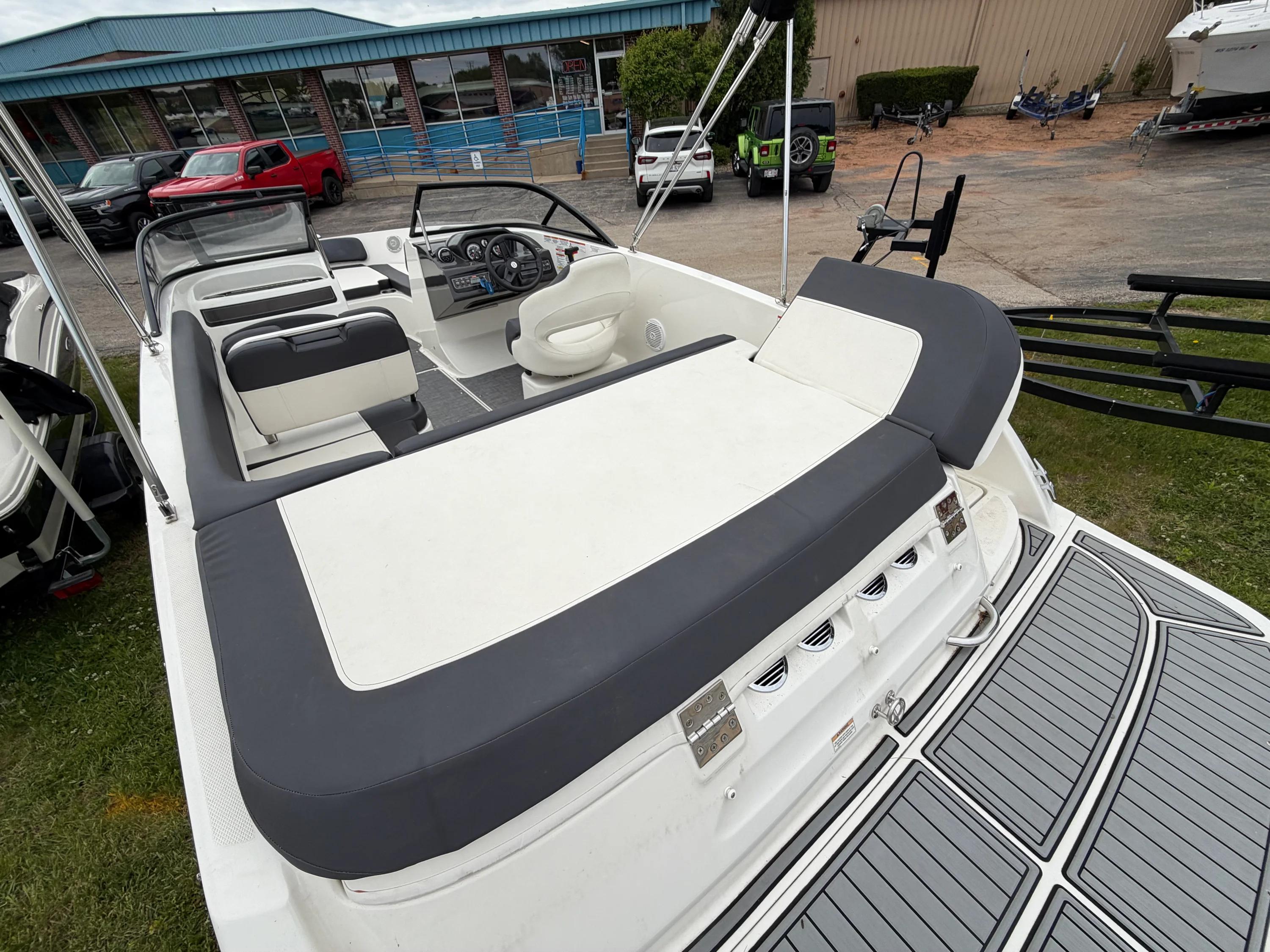 2019 Bayliner V45 Image Thumbnail #16