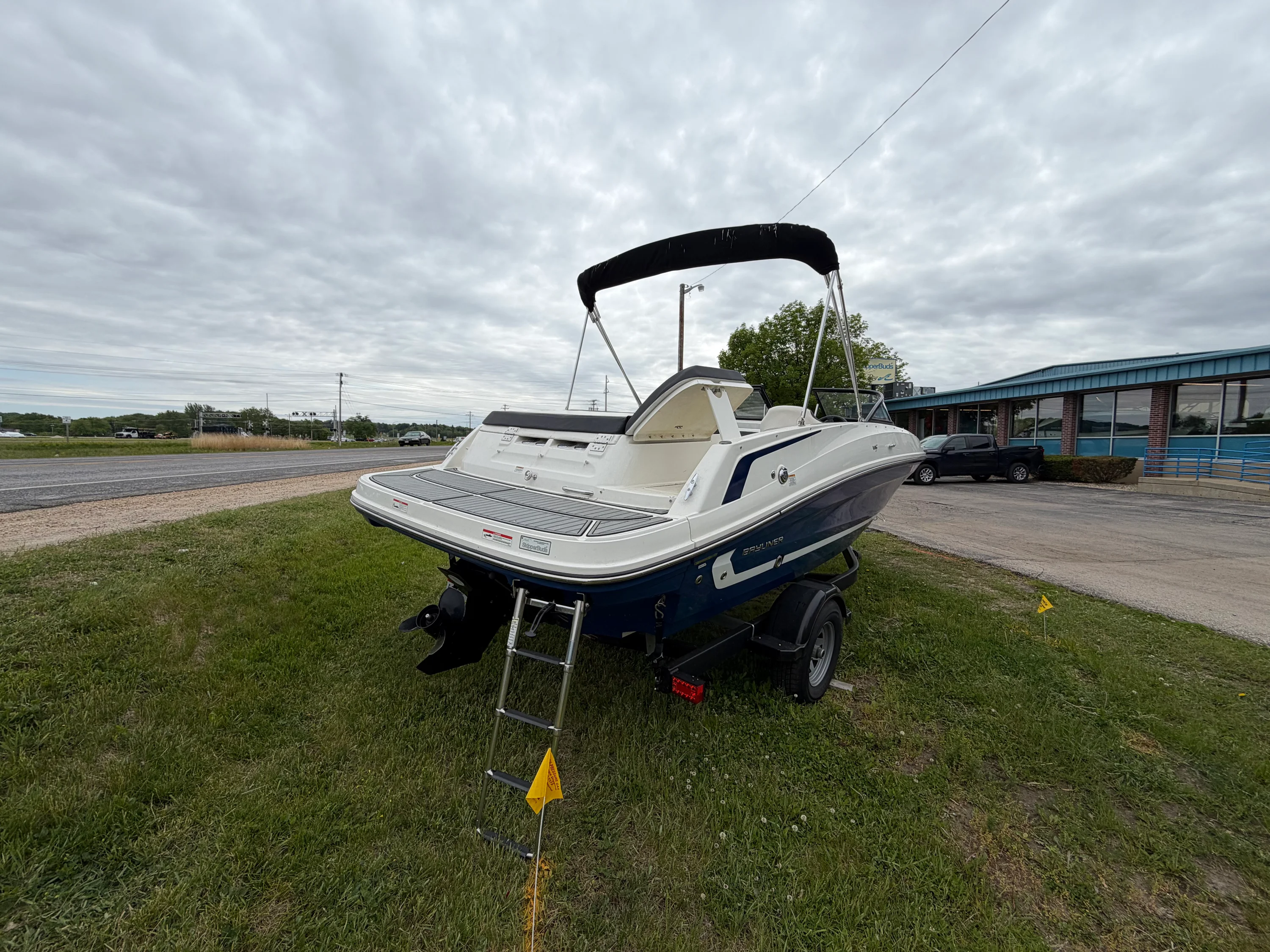 2019 Bayliner V45 Image Thumbnail #3