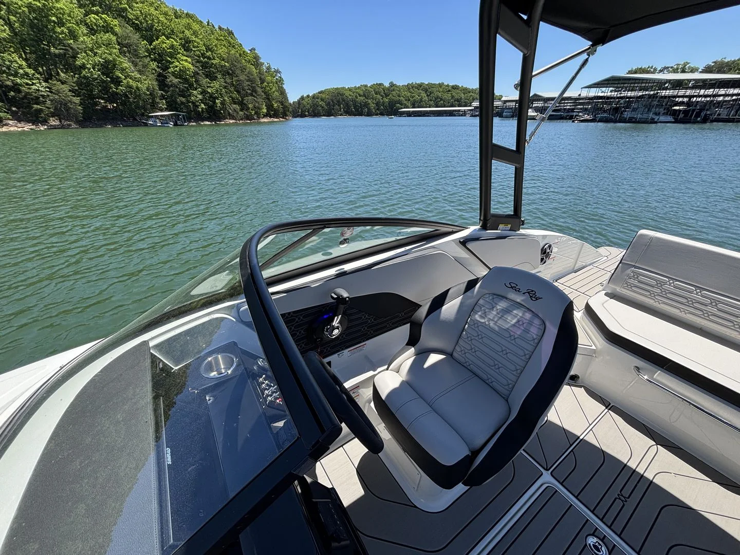 2026 Sea Ray SPX 210 Image Thumbnail #9