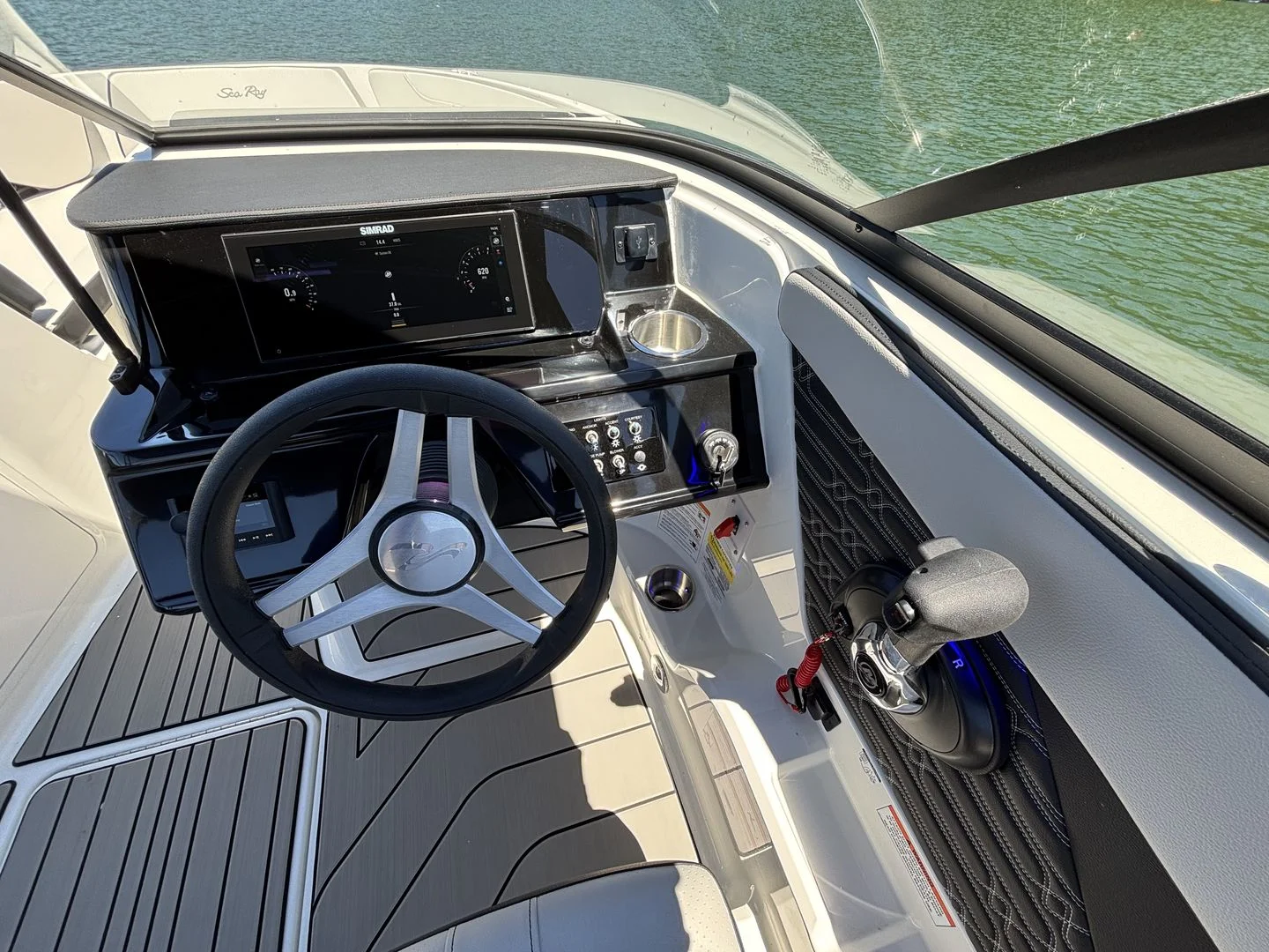 2026 Sea Ray SPX 210 Image Thumbnail #7