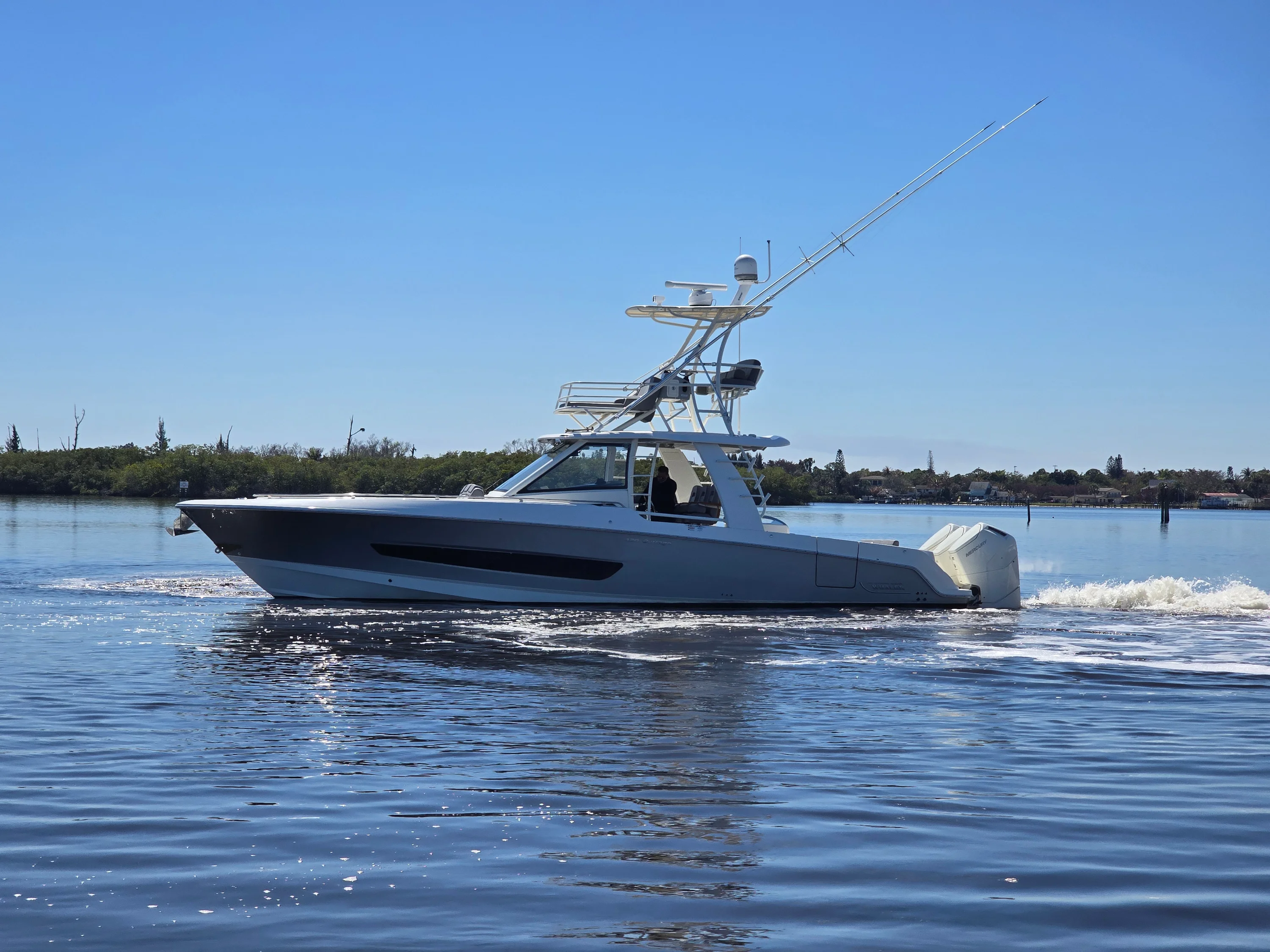 2023 Boston Whaler 420 OUTRAGE Image Thumbnail #2