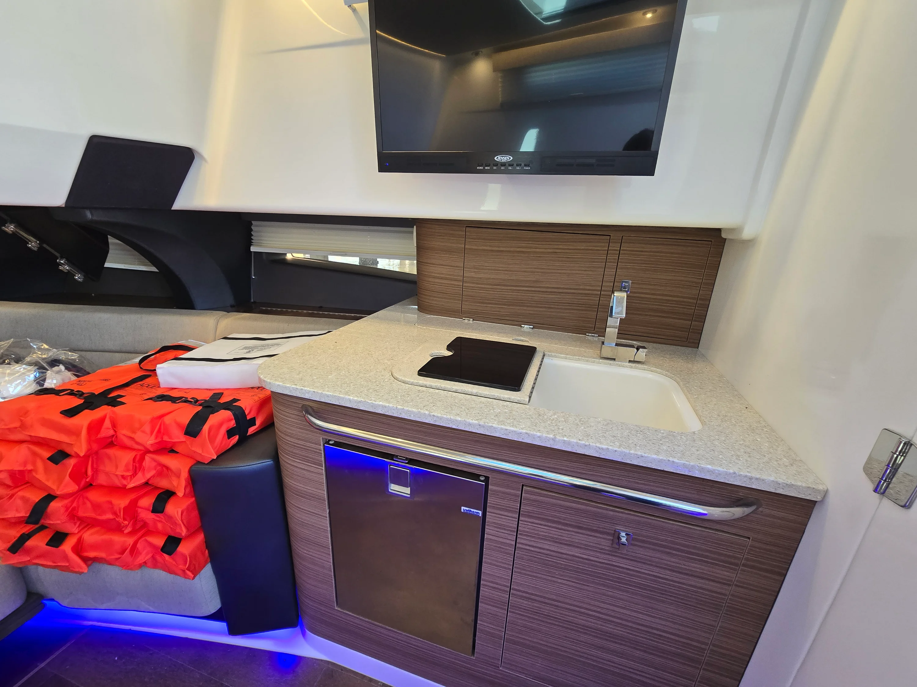 2023 Boston Whaler 420 OUTRAGE Image Thumbnail #21