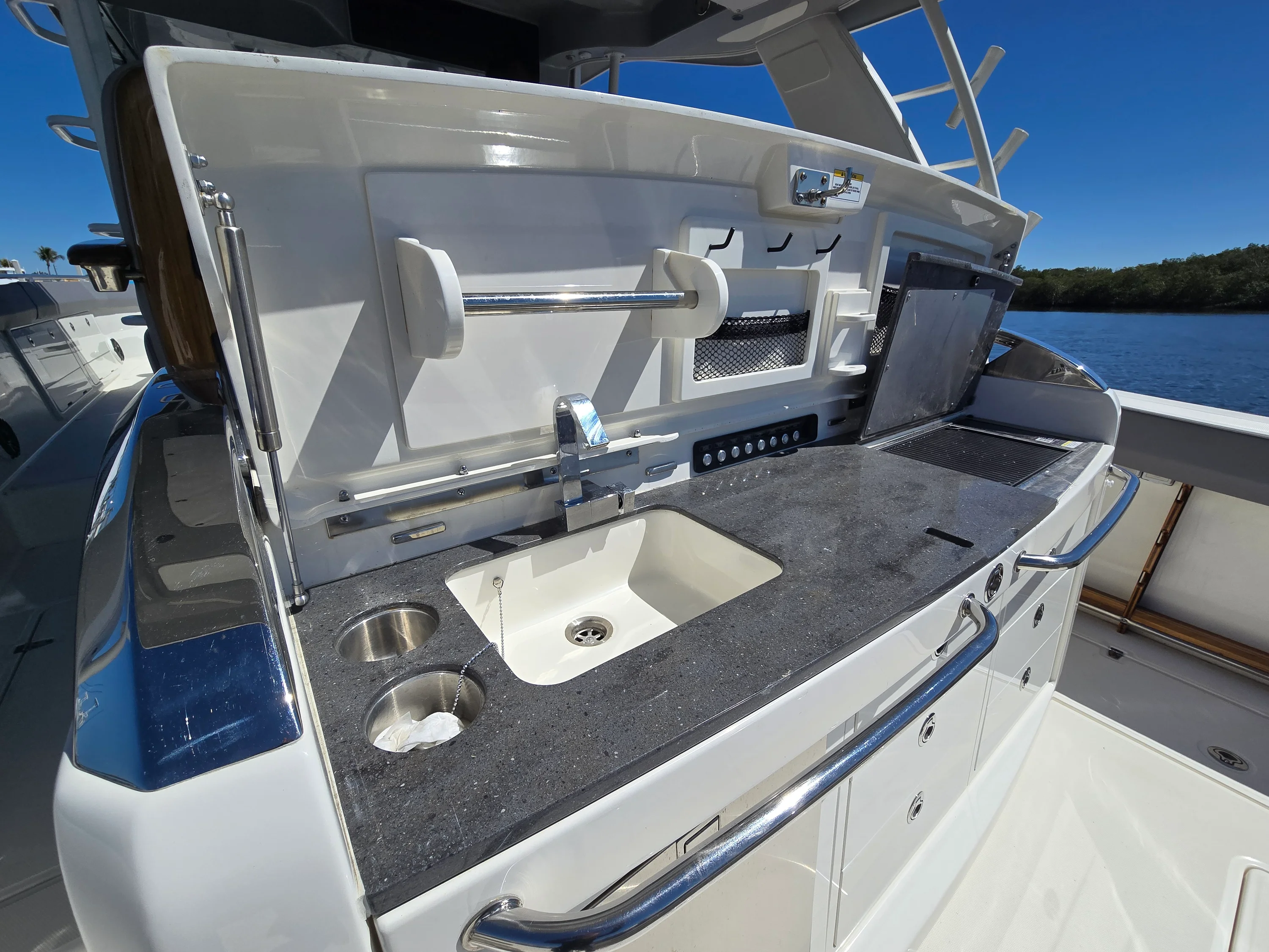 2023 Boston Whaler 420 OUTRAGE Image Thumbnail #13