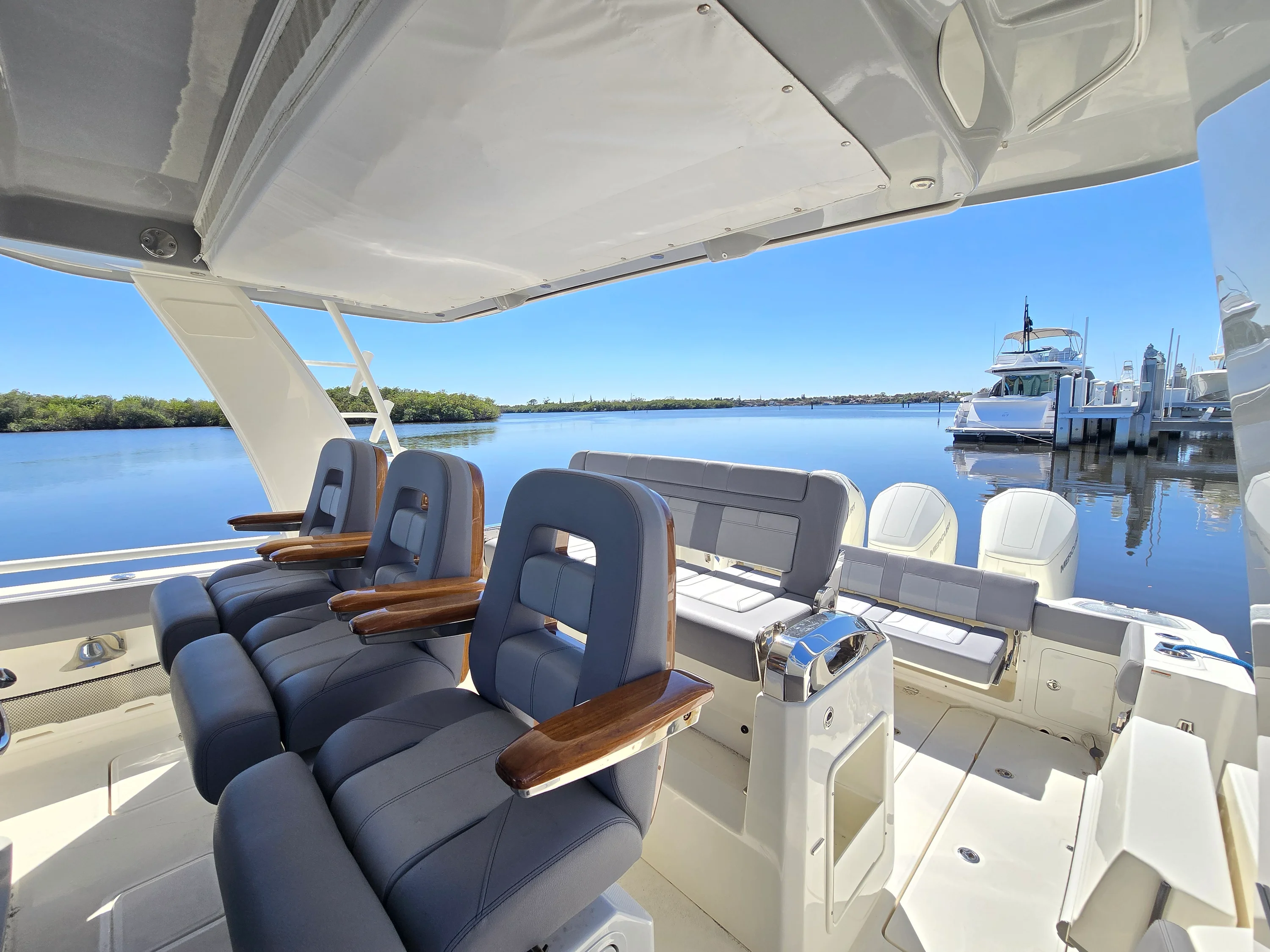 2023 Boston Whaler 420 OUTRAGE Image Thumbnail #9