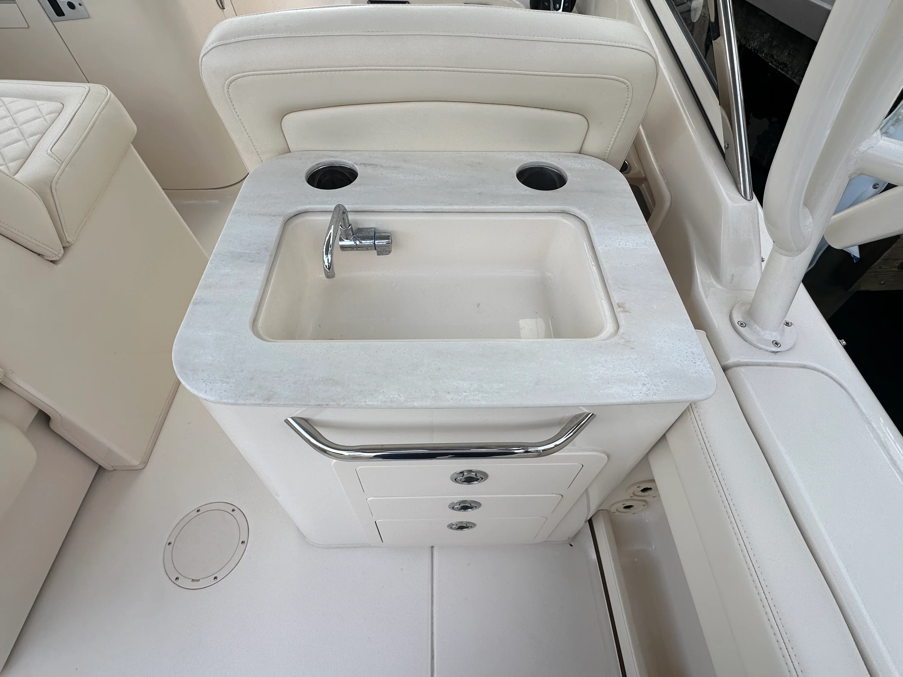 2022 Grady-White Freedom 275 Image Thumbnail #10