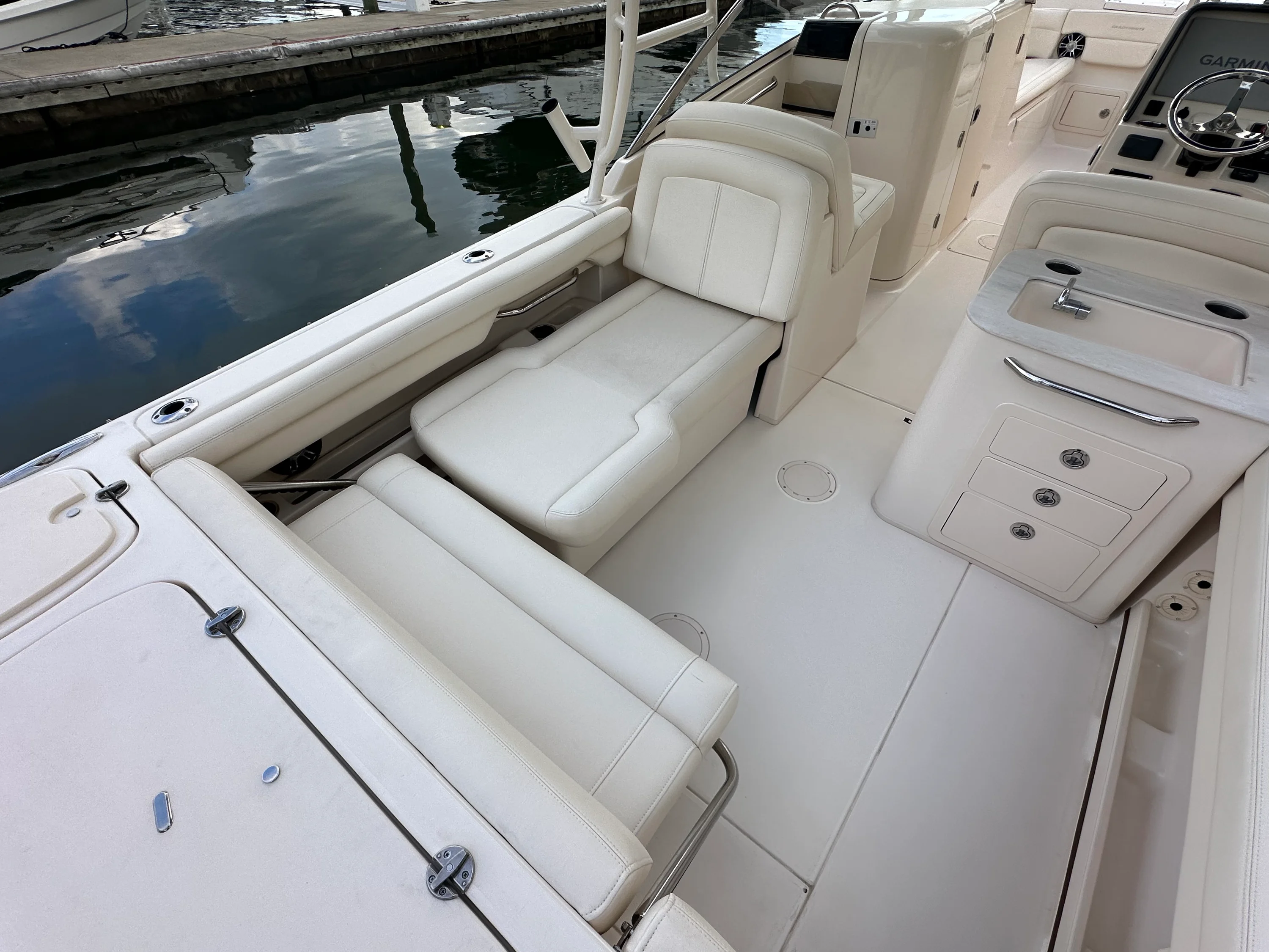 2022 Grady-White Freedom 275 Image Thumbnail #8