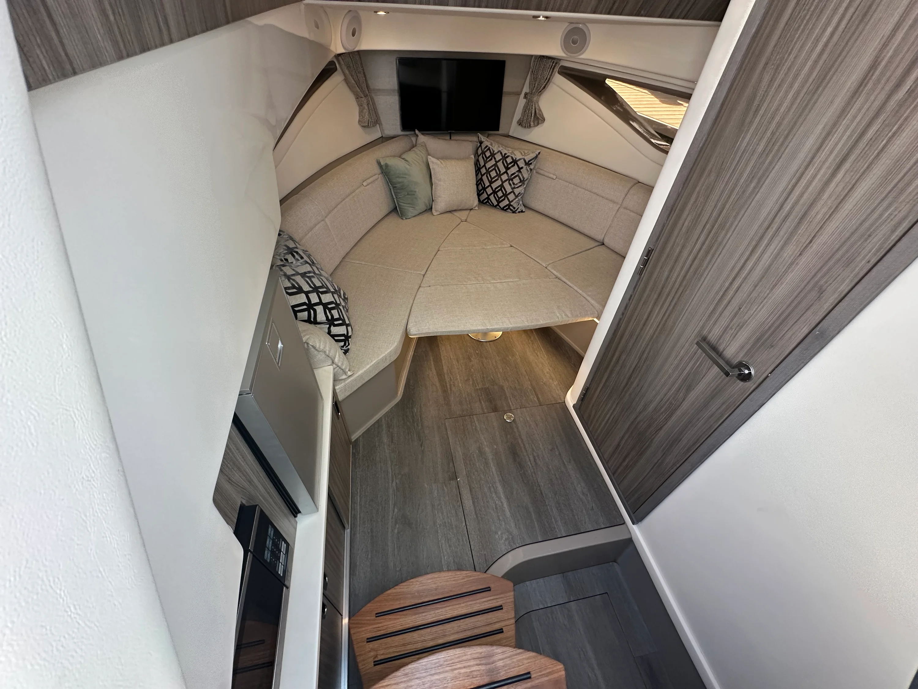 2024 Sea Ray 32 DA OB Image Thumbnail #30