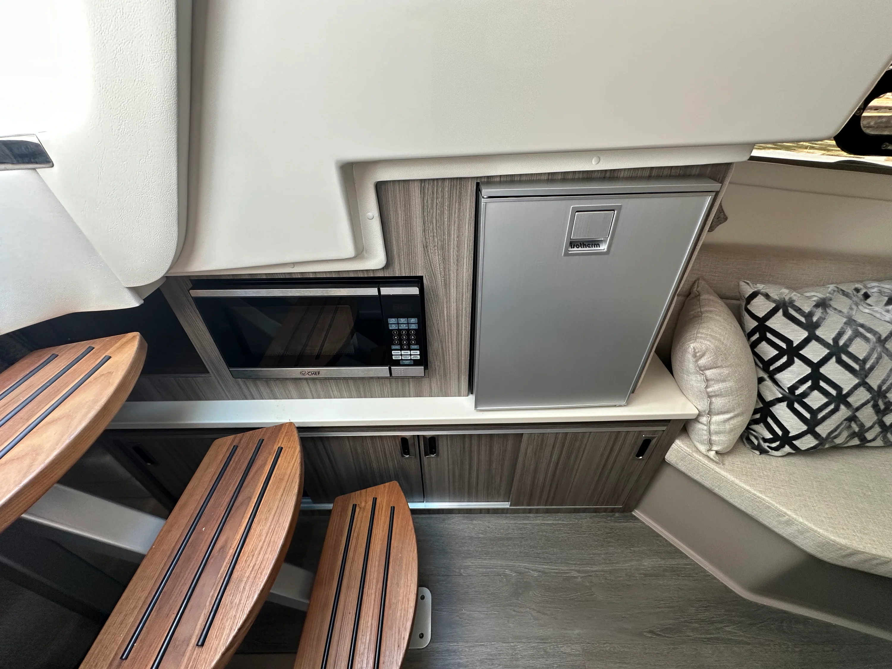 2024 Sea Ray 32 DA OB Image Thumbnail #31