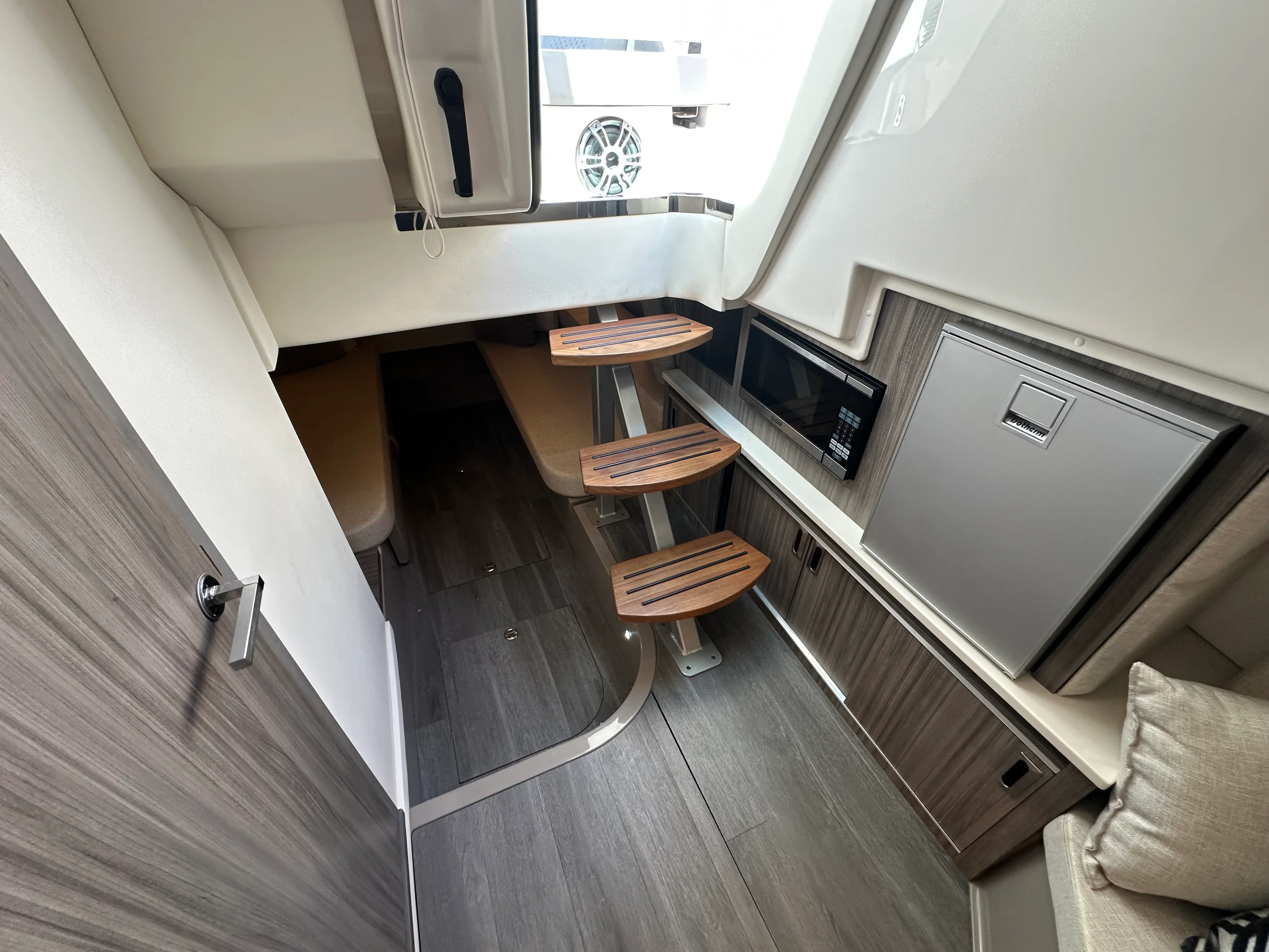 2024 Sea Ray 32 DA OB Image Thumbnail #32