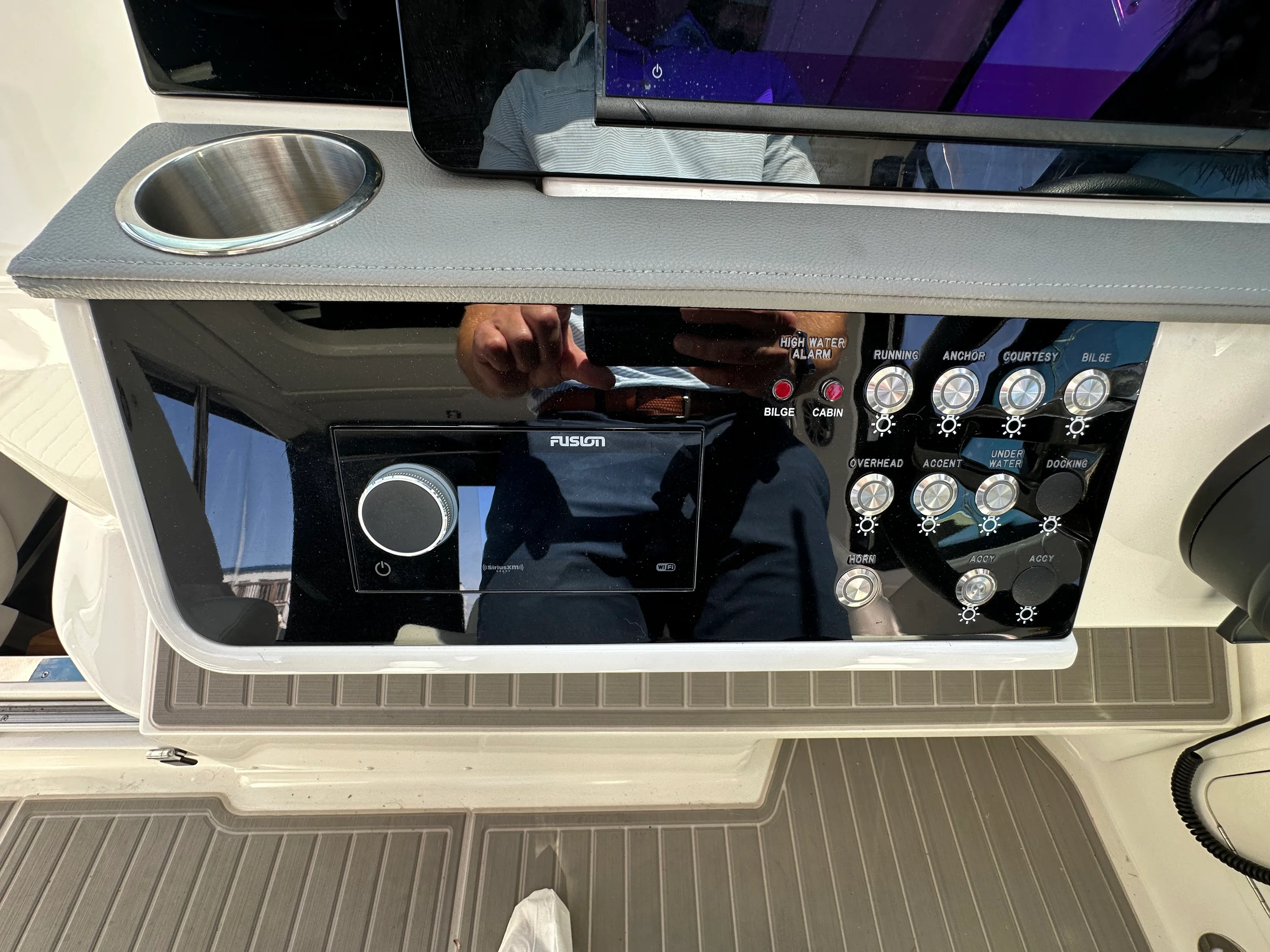 2024 Sea Ray 32 DA OB Image Thumbnail #25