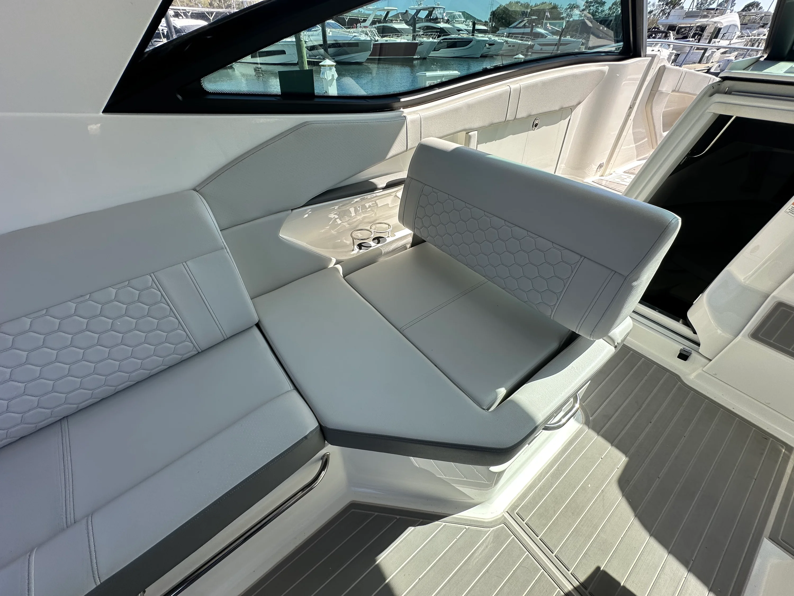 2024 Sea Ray 32 DA OB Image Thumbnail #29