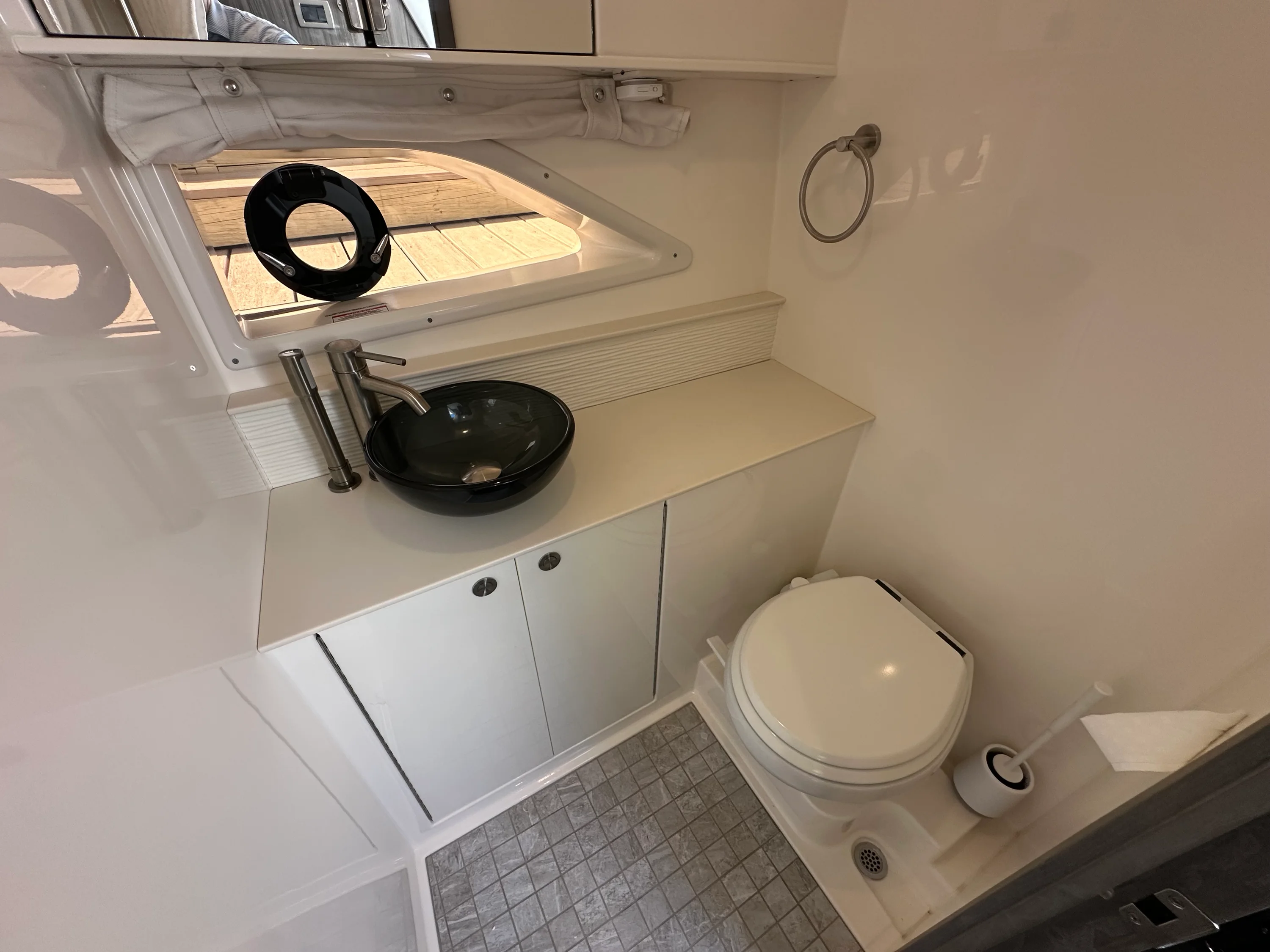 2024 Sea Ray 32 DA OB Image Thumbnail #35