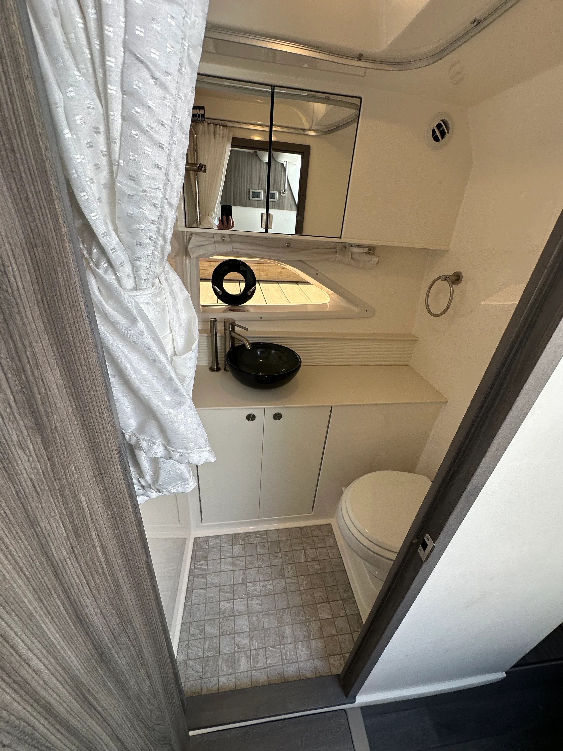 2024 Sea Ray 32 DA OB Image Thumbnail #34