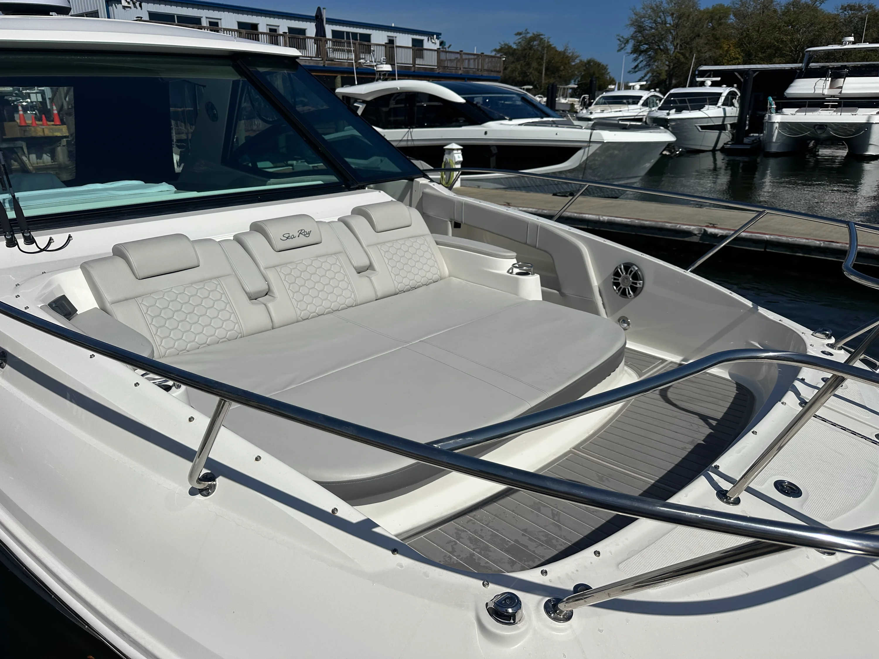 2024 Sea Ray 32 DA OB Image Thumbnail #15