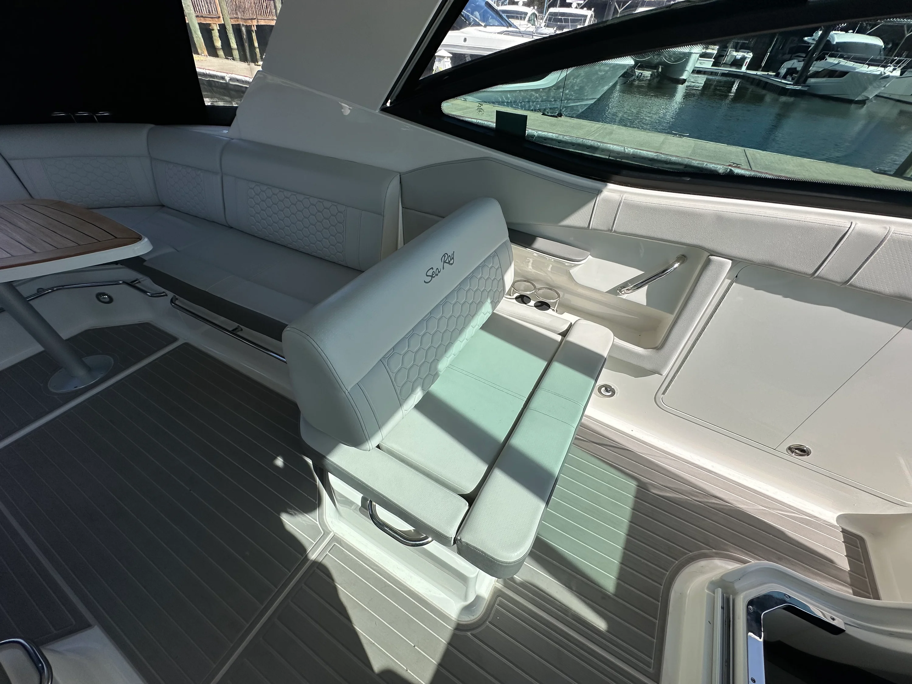 2024 Sea Ray 32 DA OB Image Thumbnail #28