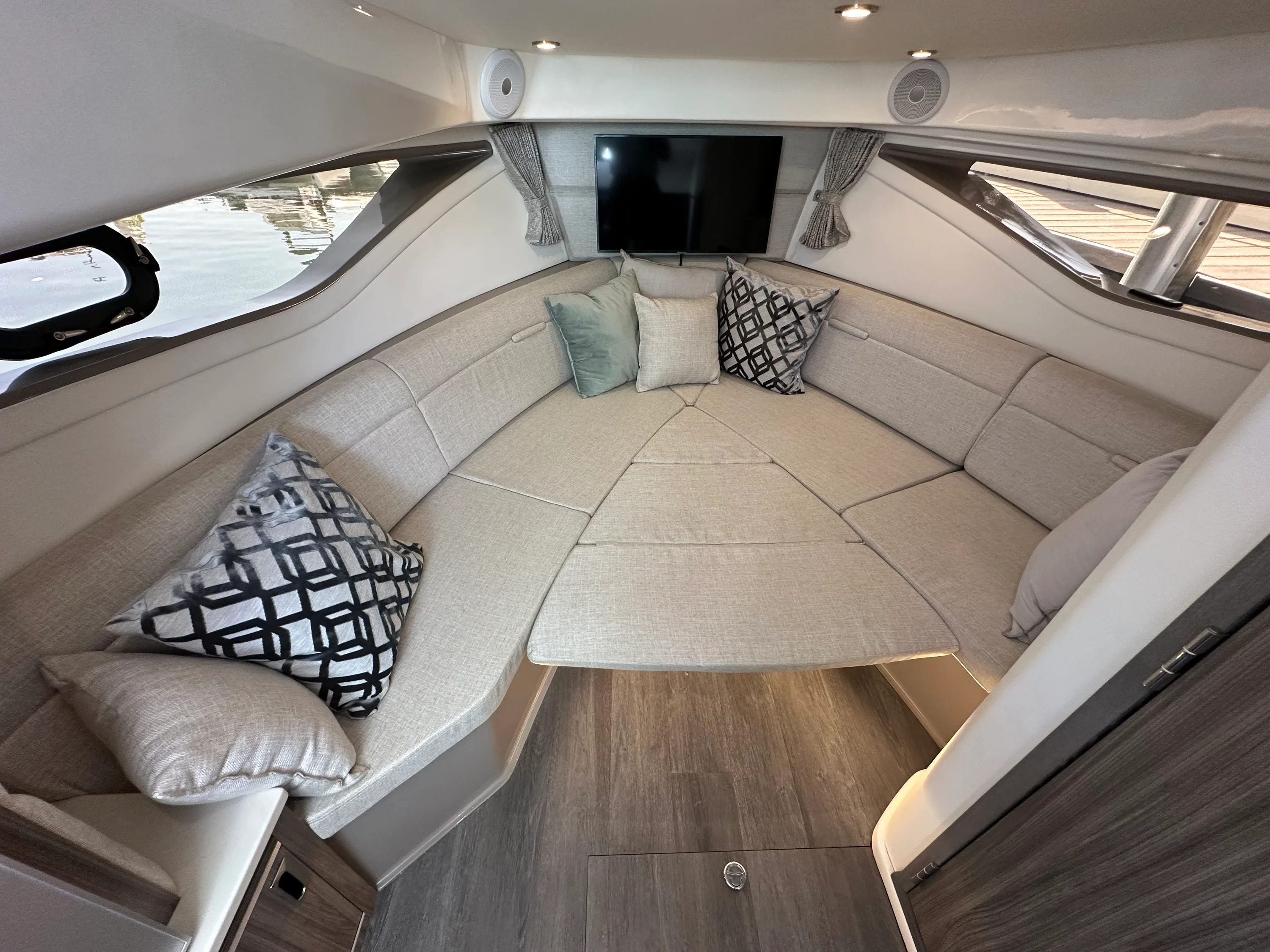 2024 Sea Ray 32 DA OB Image Thumbnail #33