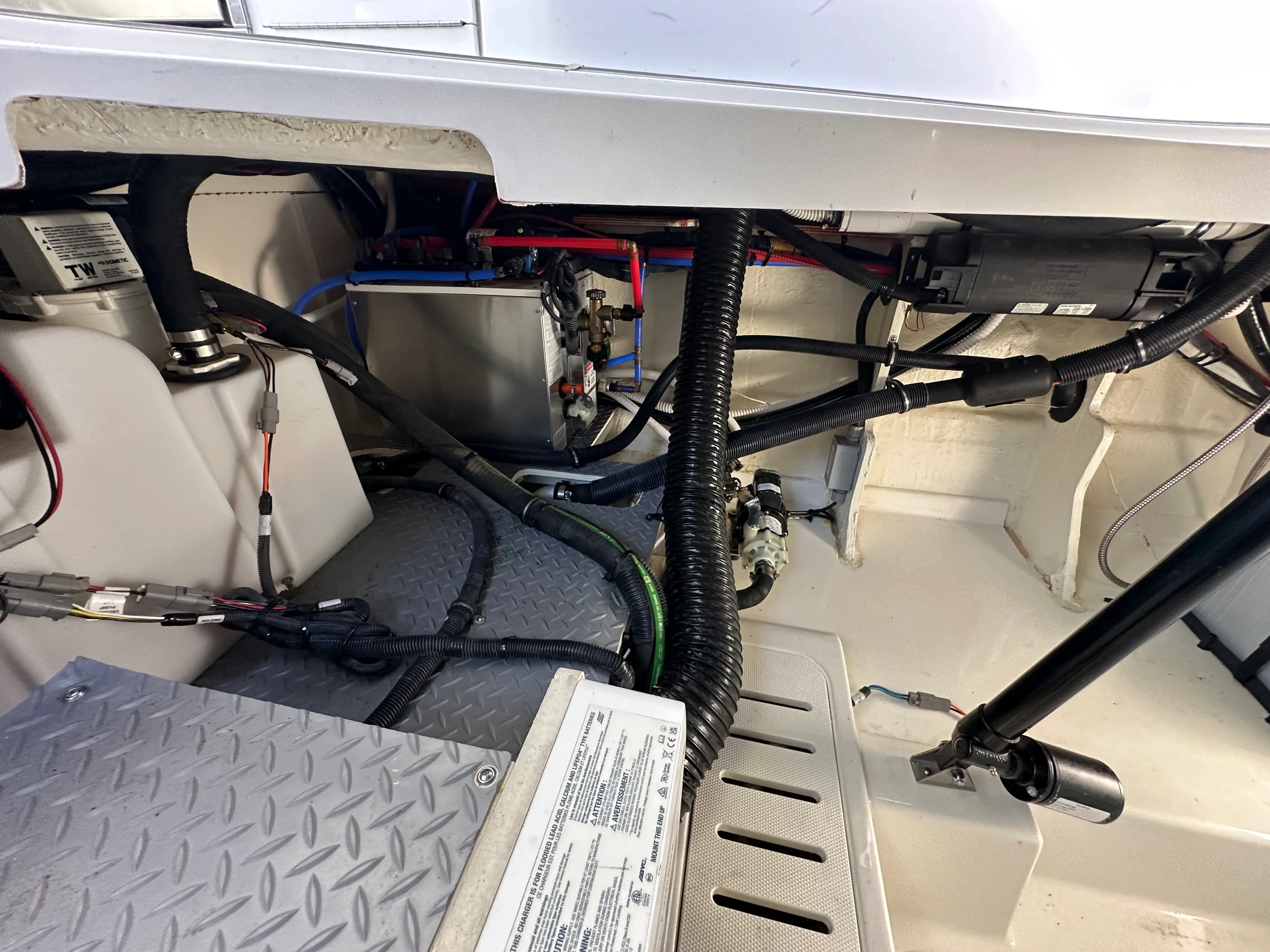 2024 Sea Ray 32 DA OB Image Thumbnail #43