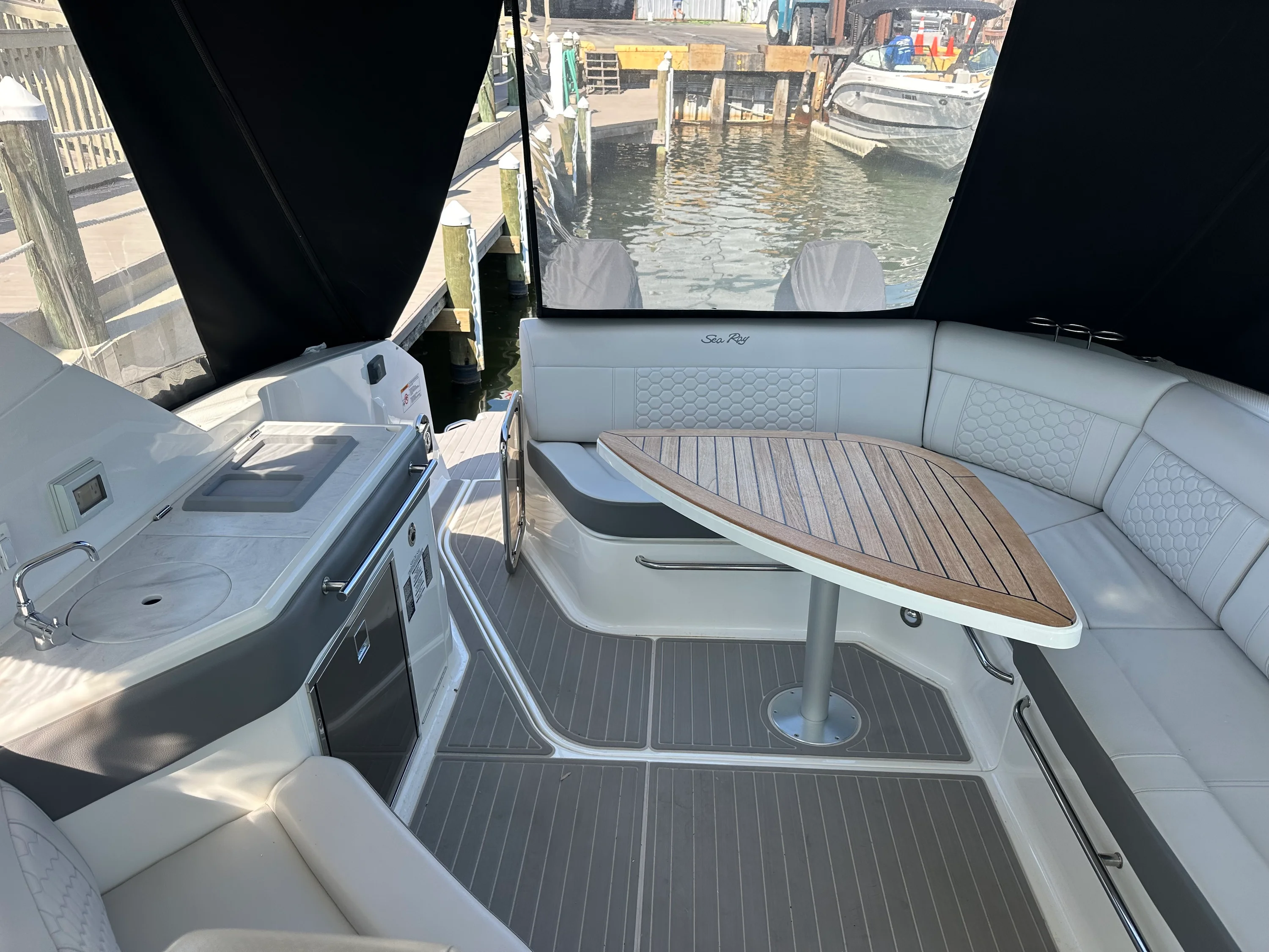 2024 Sea Ray 32 DA OB Image Thumbnail #16