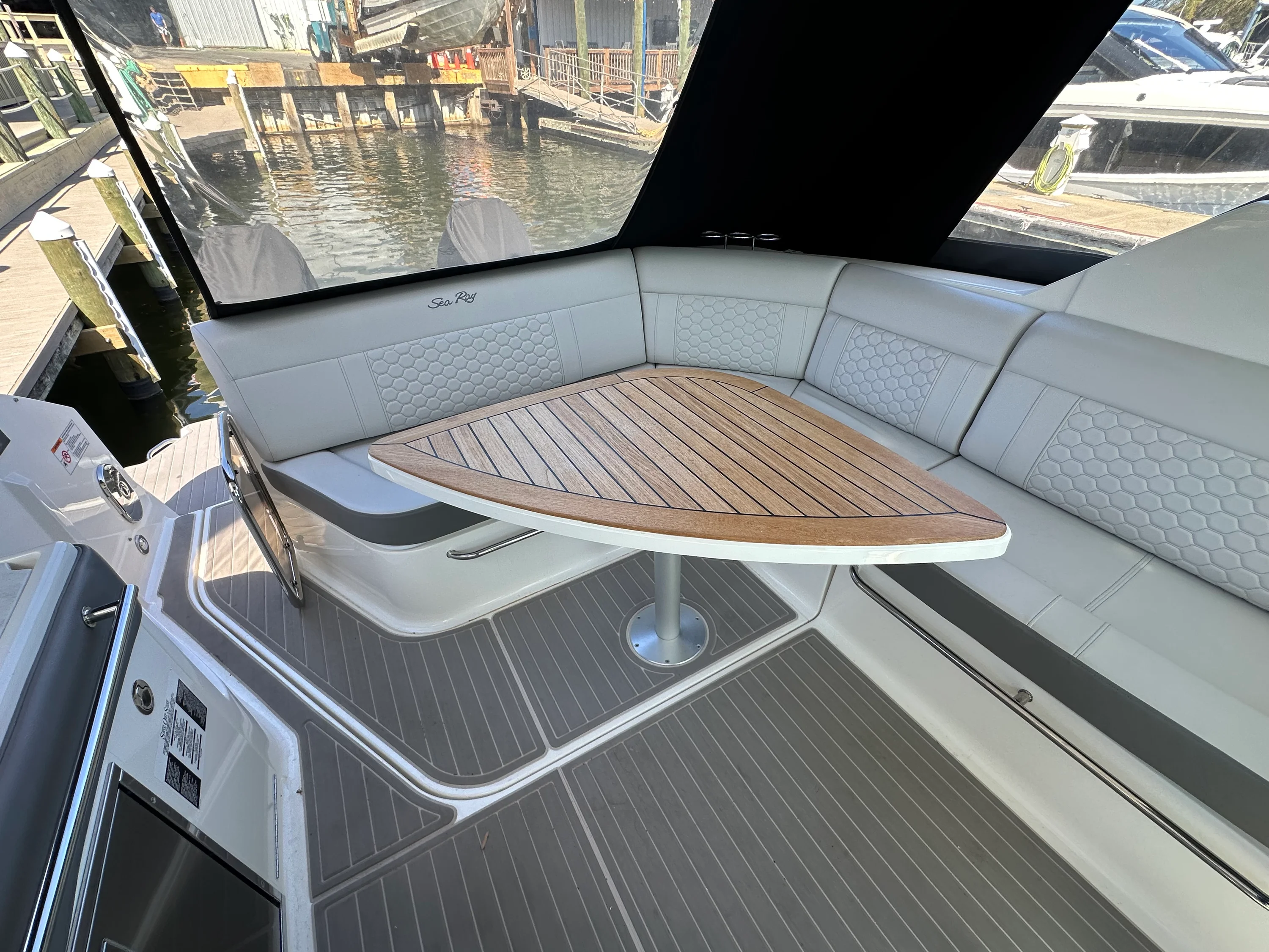 2024 Sea Ray 32 DA OB Image Thumbnail #17