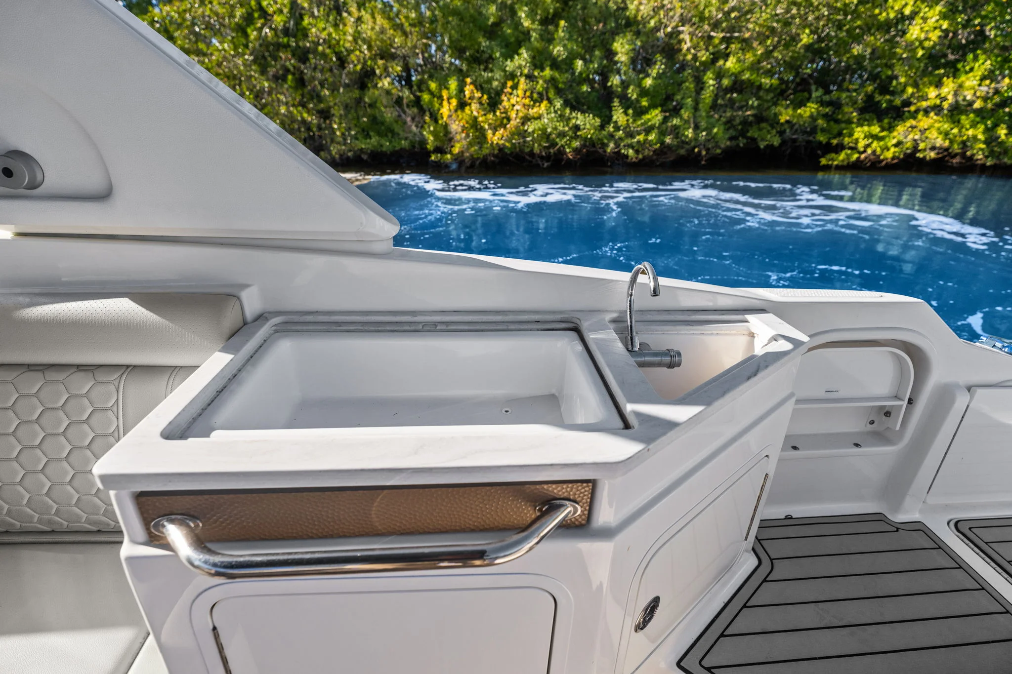 2023 Sea Ray SDX 290 OB Image Thumbnail #37