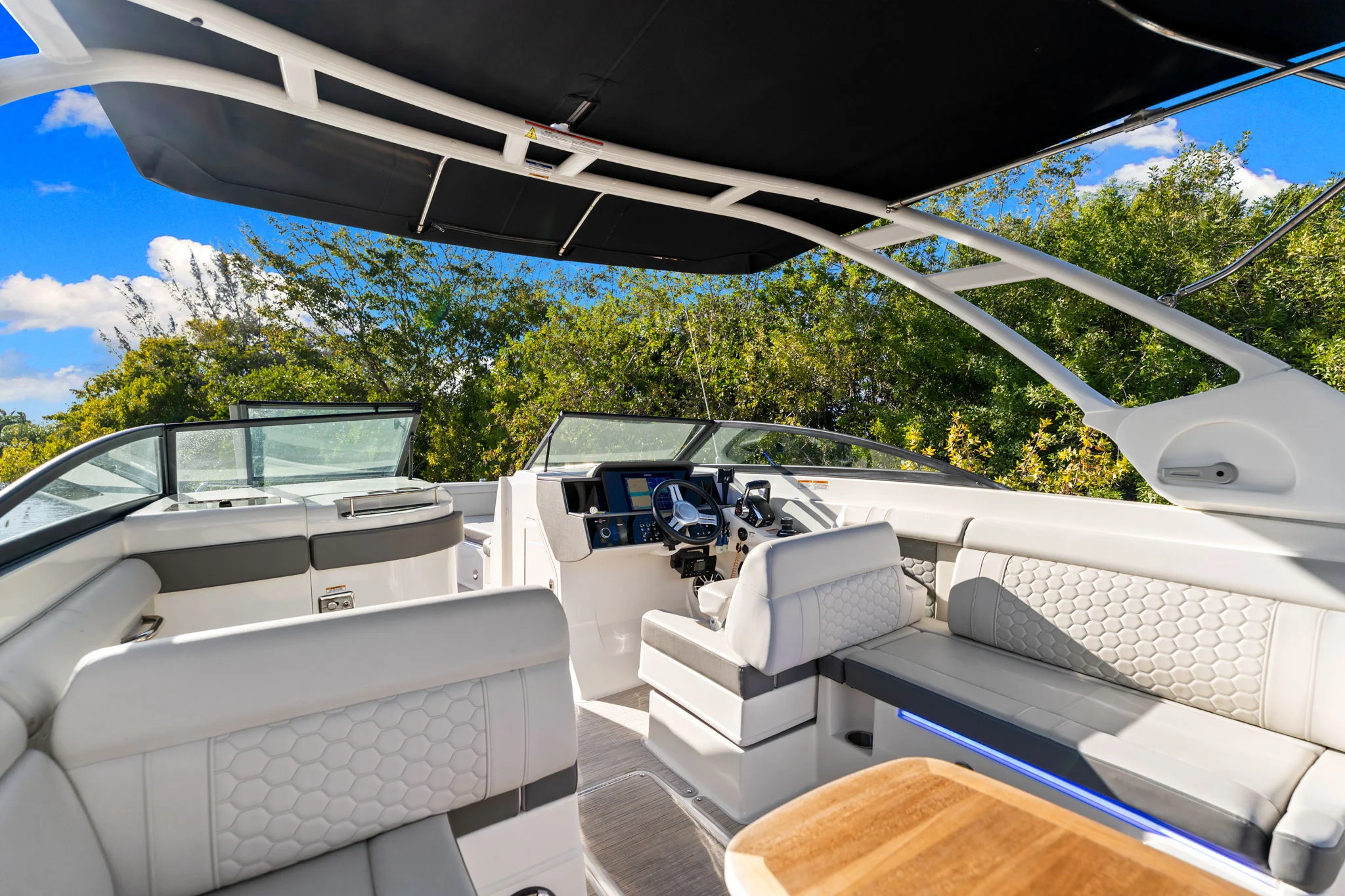 2023 Sea Ray SDX 290 OB Image Thumbnail #17