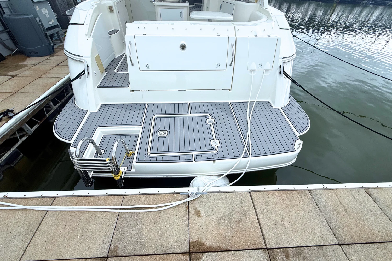 2007 Cruisers Yachts 420 EXPRESS Image Thumbnail #2