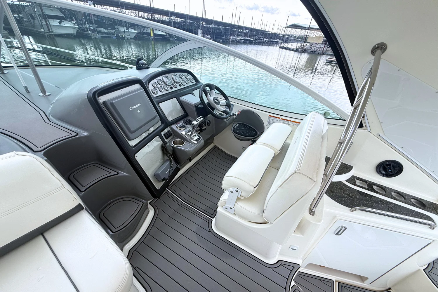 2007 Cruisers Yachts 420 EXPRESS Image Thumbnail #11
