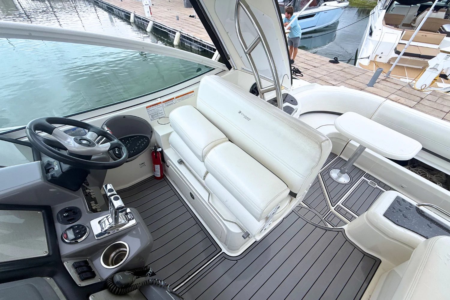 2007 Cruisers Yachts 420 EXPRESS Image Thumbnail #12