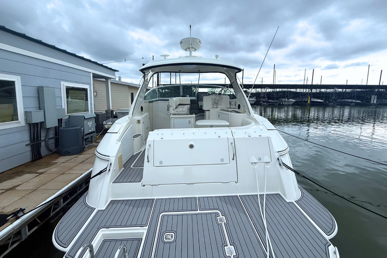 2007 Cruisers Yachts 420 EXPRESS Image Thumbnail #3