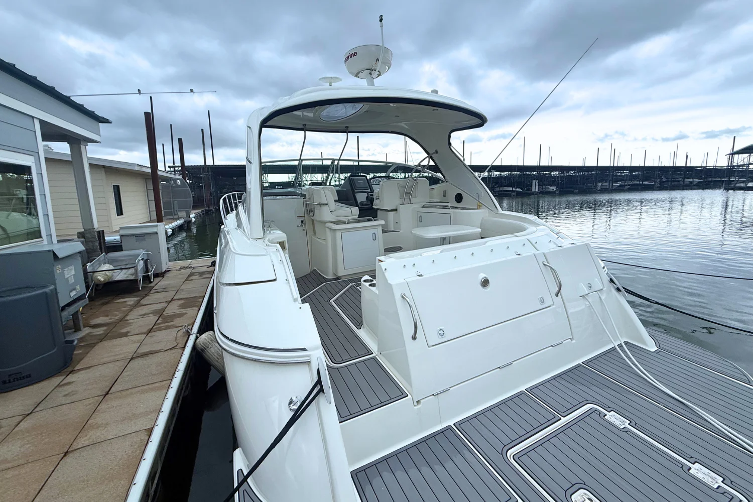 2007 Cruisers Yachts 420 EXPRESS Image Thumbnail #4