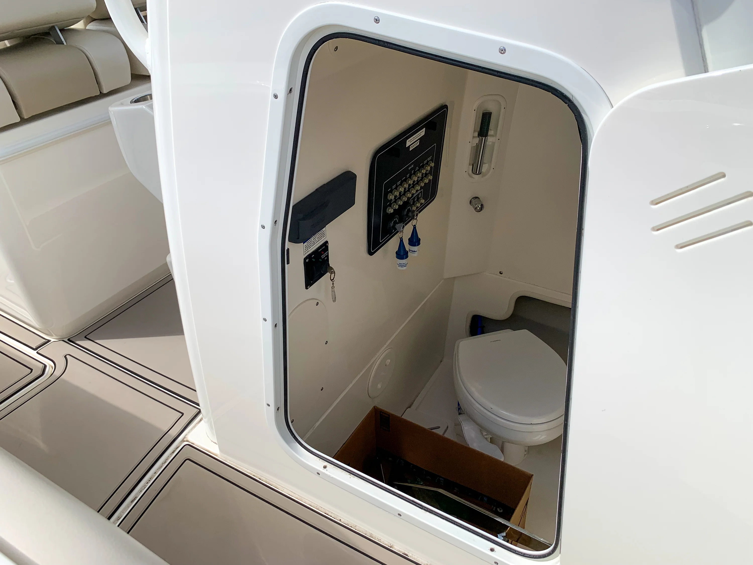 2017 Boston Whaler 280 OUTRAGE Image Thumbnail #16